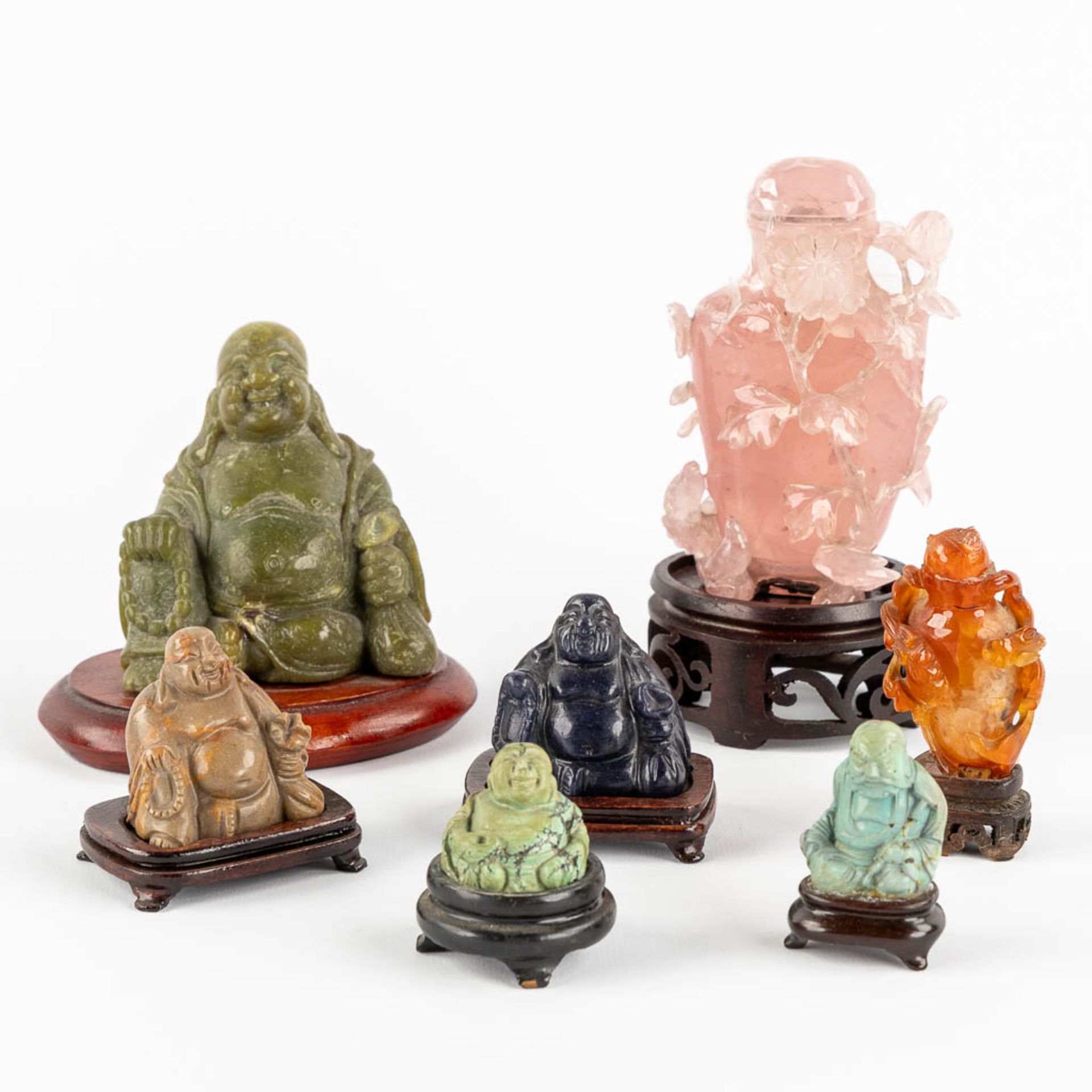Six Buddha and a snuff bottle, Sculptured hardstones or jade. China. (L:6 x W:8 x H:11,5 cm)