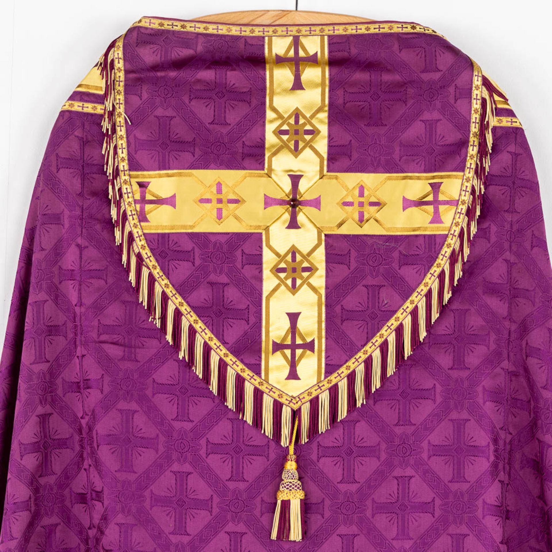 A Cope, Chasuble and Roman Chasuble, Stola with Embroideries. - Bild 4 aus 21