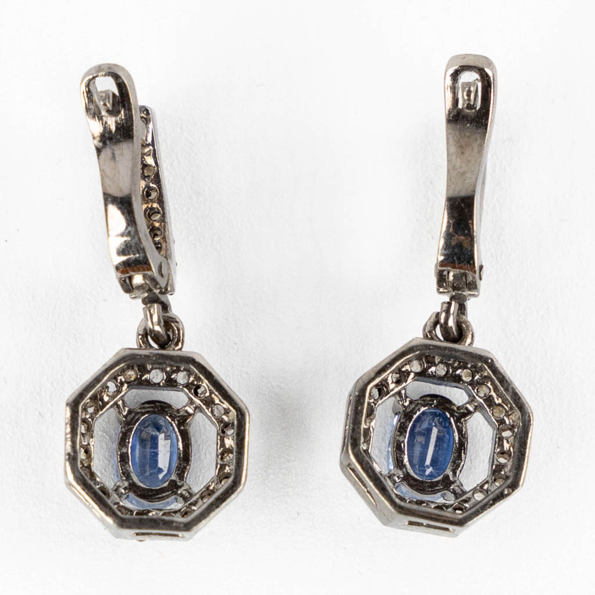 A matching set with a ring and a pair of earrings, silver with Kyanite and 'Old Cut' diamanten. 11,9 - Image 7 of 14
