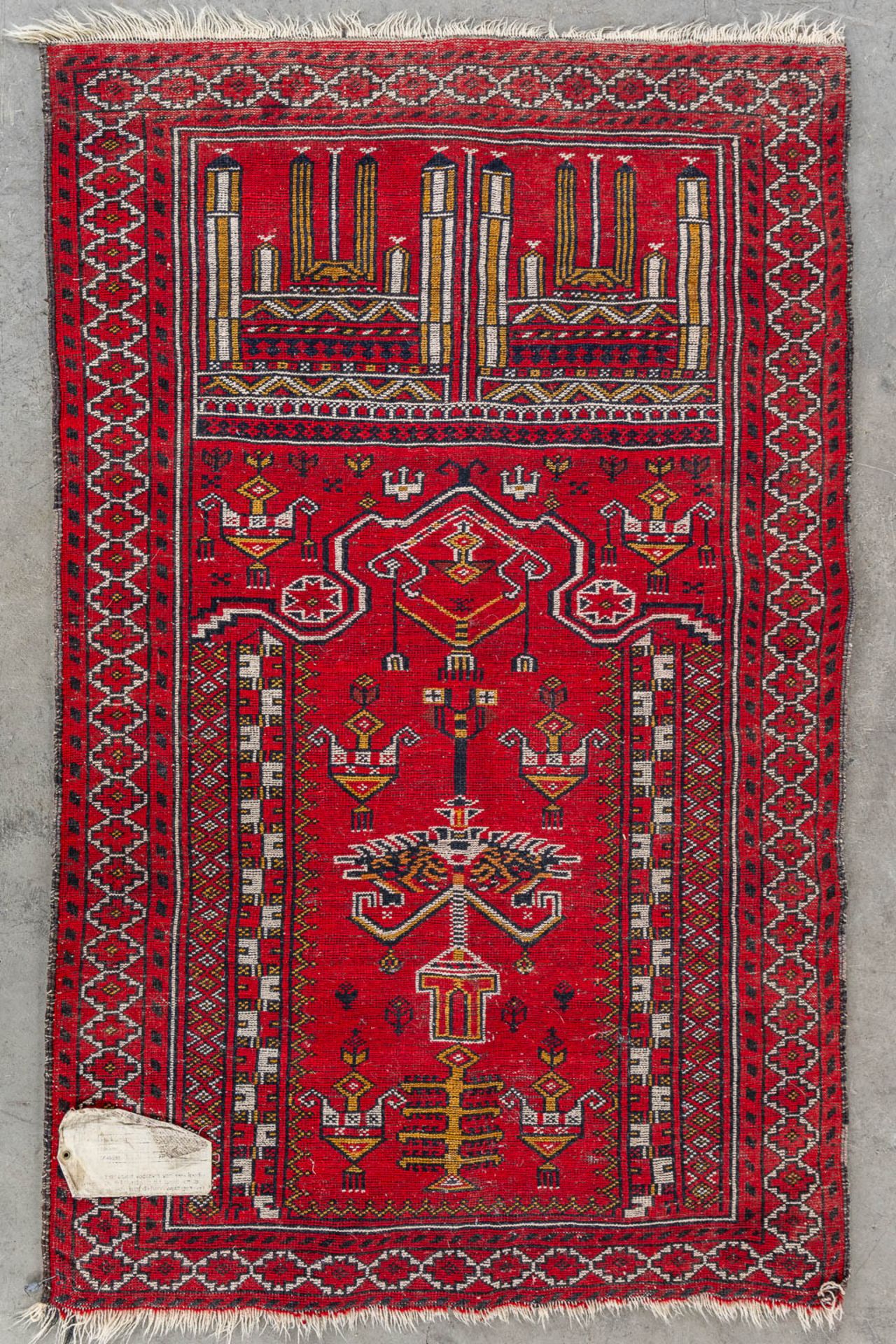 An Oriental hand-made carpet, Bellutch, Prayer rug. (L:130 x W:83 cm) - Bild 3 aus 8
