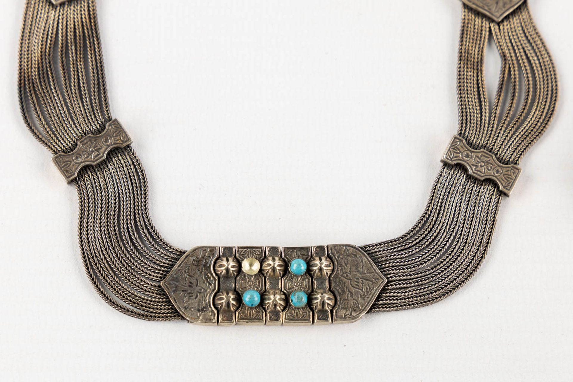 A collection of belts, bracelets and necklaces, silver of Islamic origin. 19th/20th C. 2,865kg. - Bild 3 aus 16