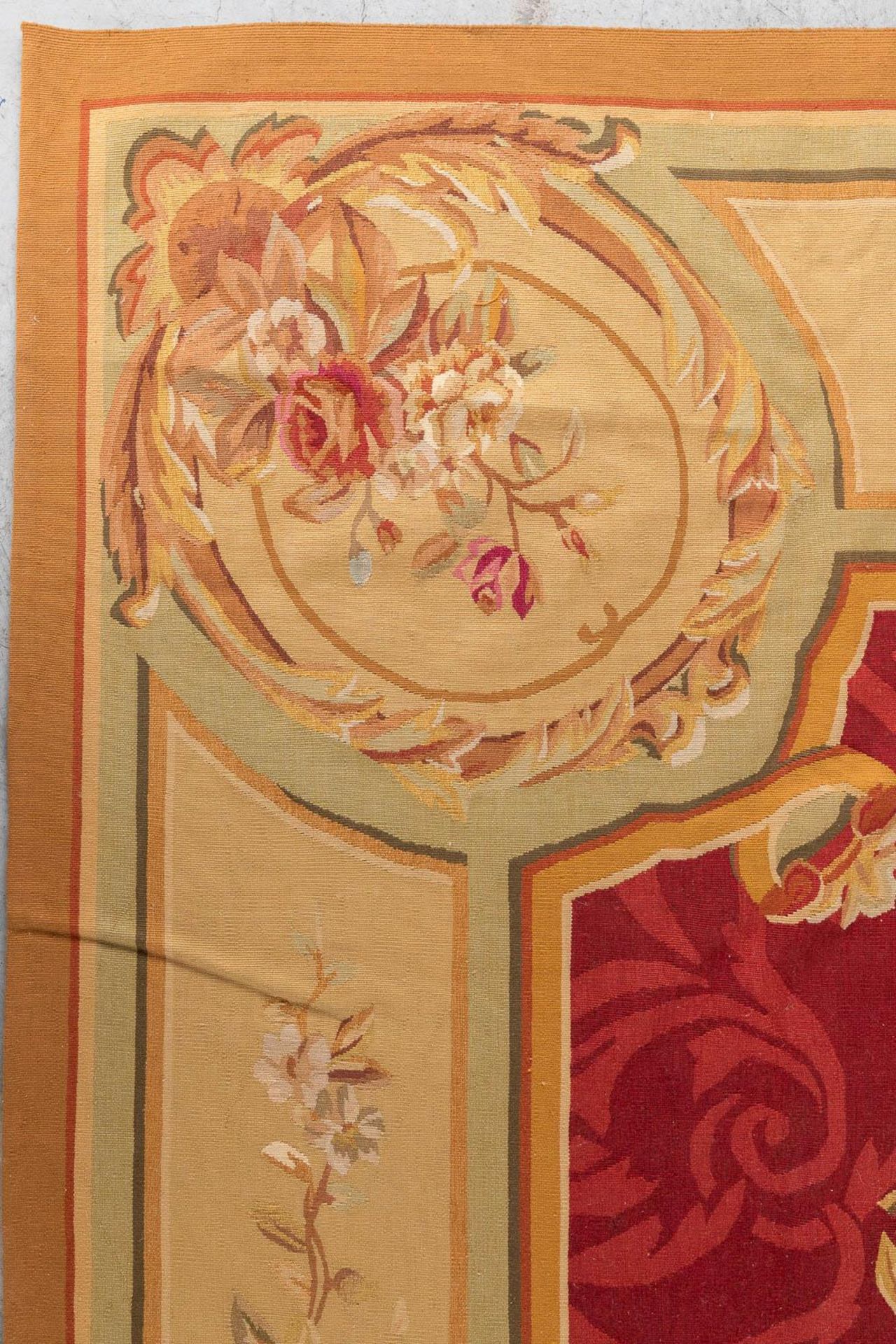 An exceptional carpet 'Aubusson'. France. (L:368 x W:275 cm) - Bild 3 aus 9
