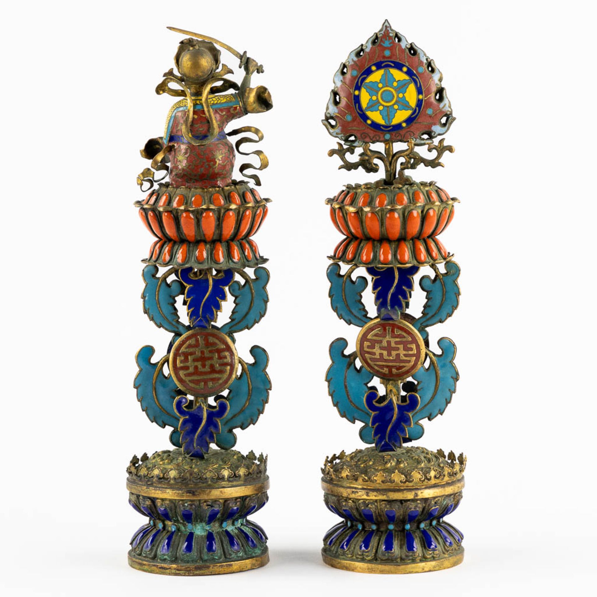 Two Chinese enamel inlaid and gilt metal Buddhist altar ornaments. 19th C. (H:32 x D:9 cm) - Bild 5 aus 11