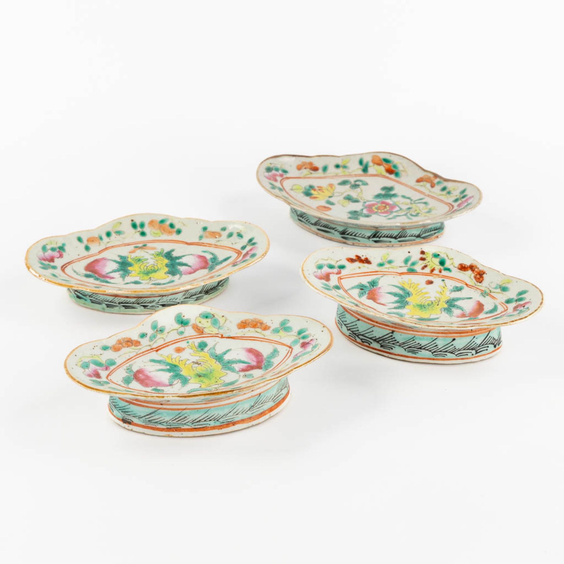 Four Oriental polychrome porcelain bowls, decorated with peaches and flowers. (L:12 x W:17 x H:4 cm)