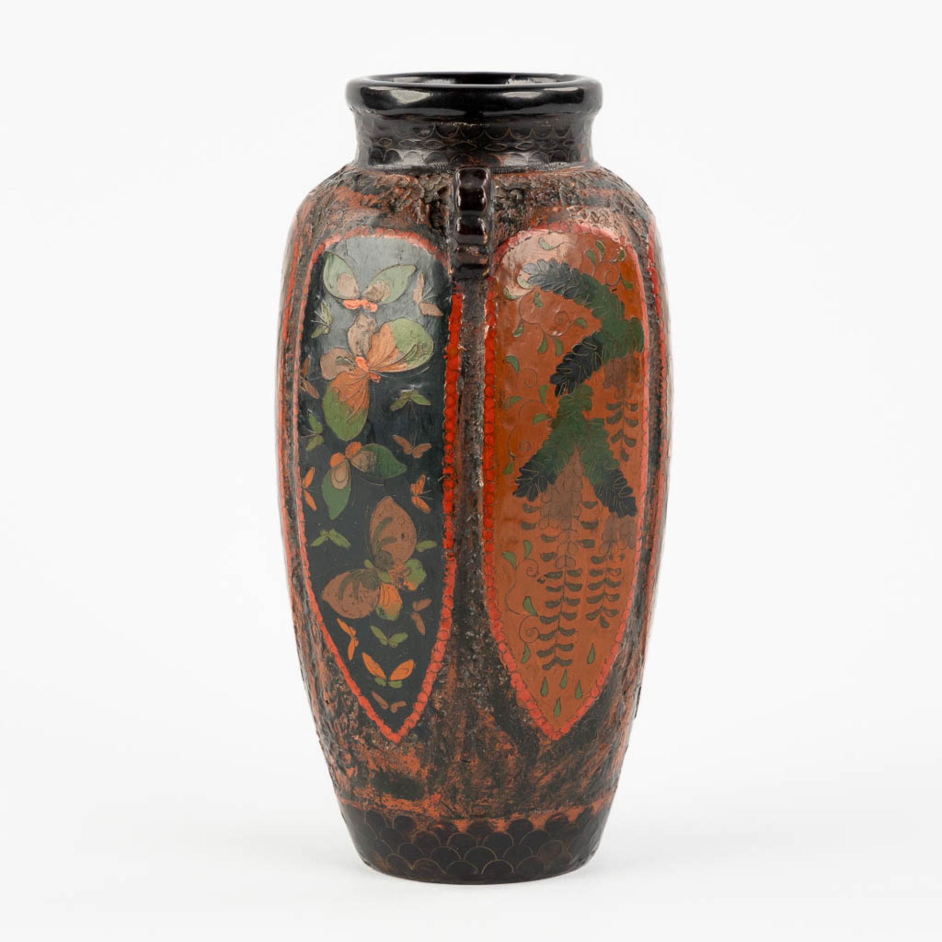 A Japanese vase and plate, stoneware inlaid with copper. Circa 1920. (H:22 x D:31 cm) - Image 7 of 19