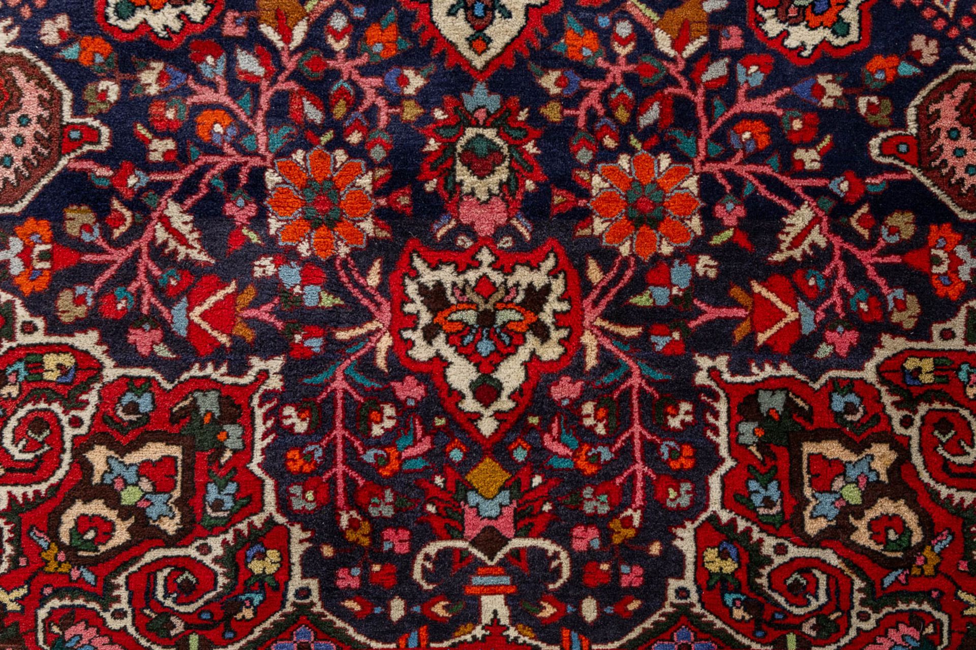 An Oriental hand-made carpet, Bakthiari. (L:237 x W:135 cm) - Image 5 of 7