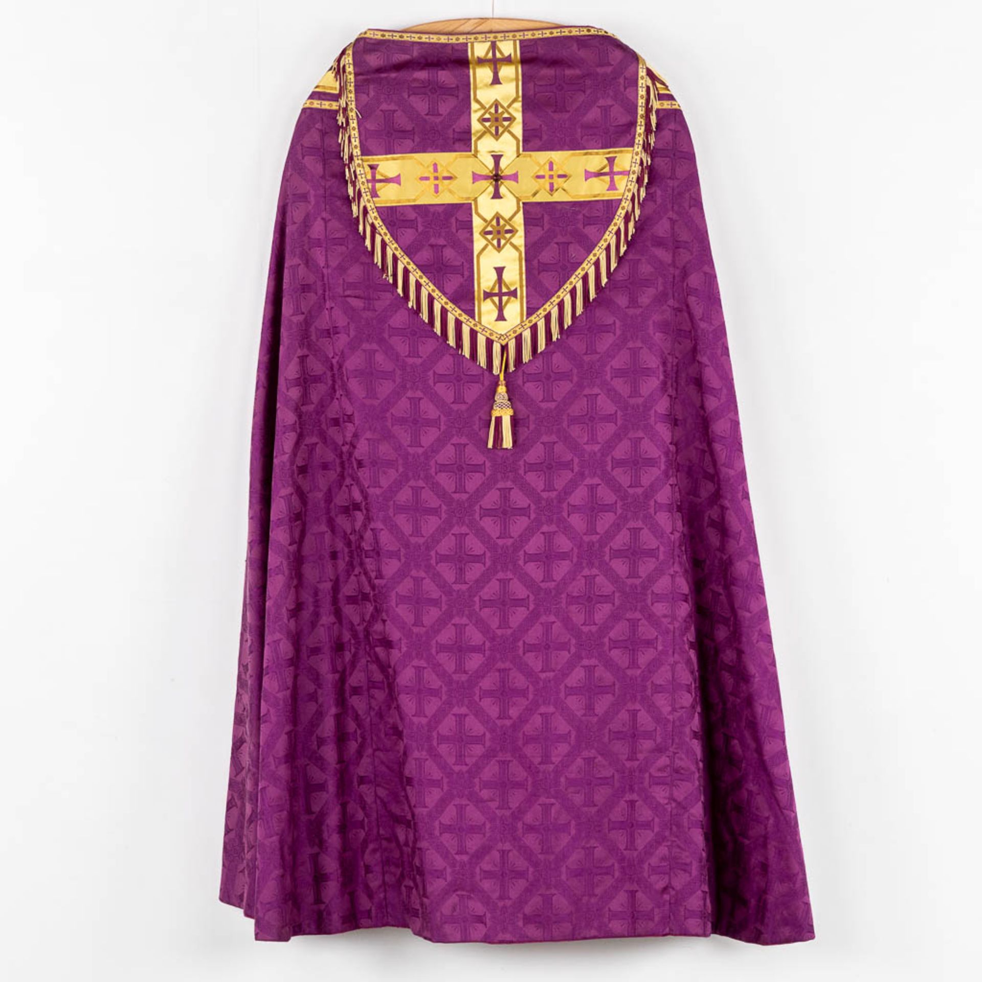 A Cope, Chasuble and Roman Chasuble, Stola with Embroideries. - Bild 3 aus 21