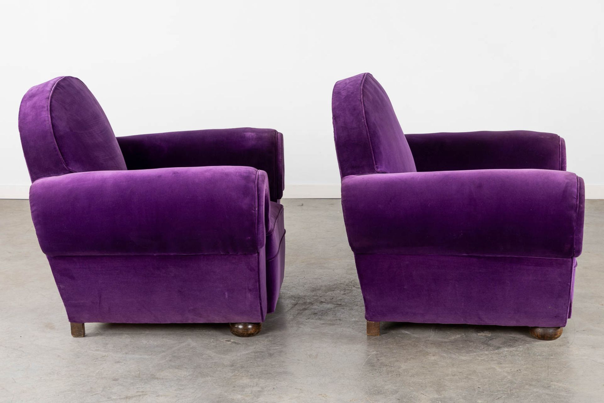 A pair of armchairs with purple fabric upholstry, France, Art Deco. (L:84 x W:109 x H:87 cm) - Image 6 of 10