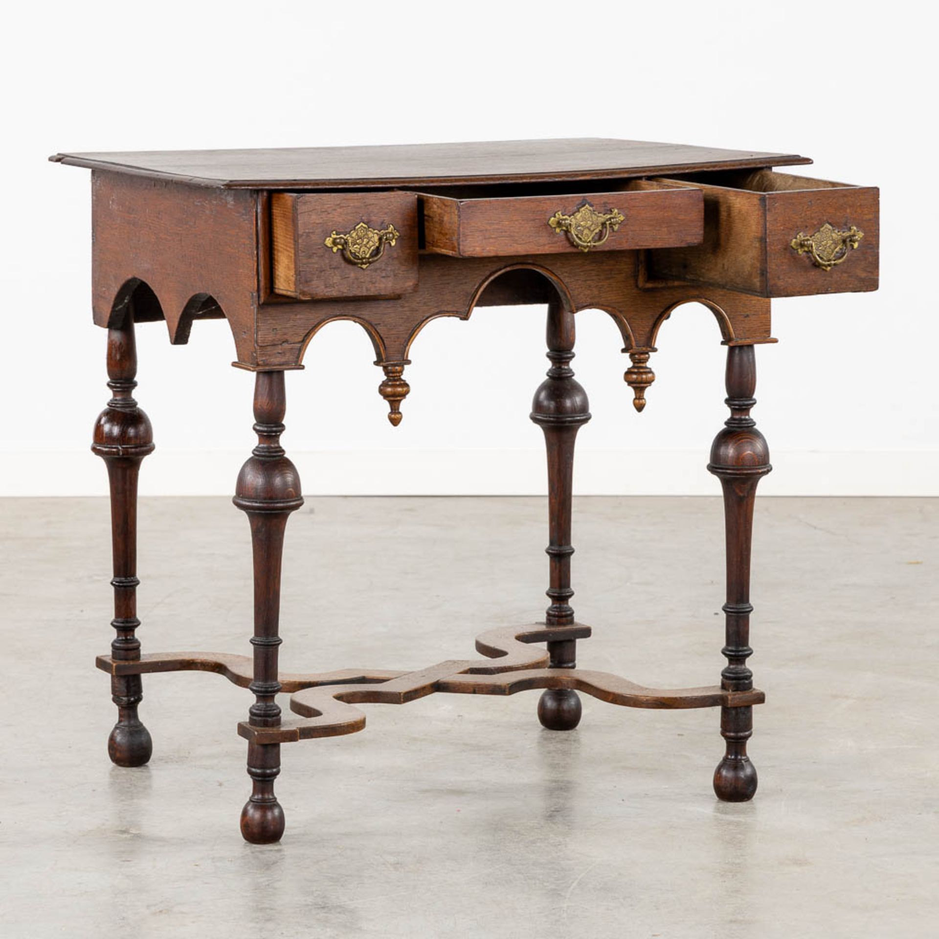 An antique oak 'Pay Table', The Netherlands, 18th C. (L:53 x W:69 x H:70 cm) - Image 3 of 11