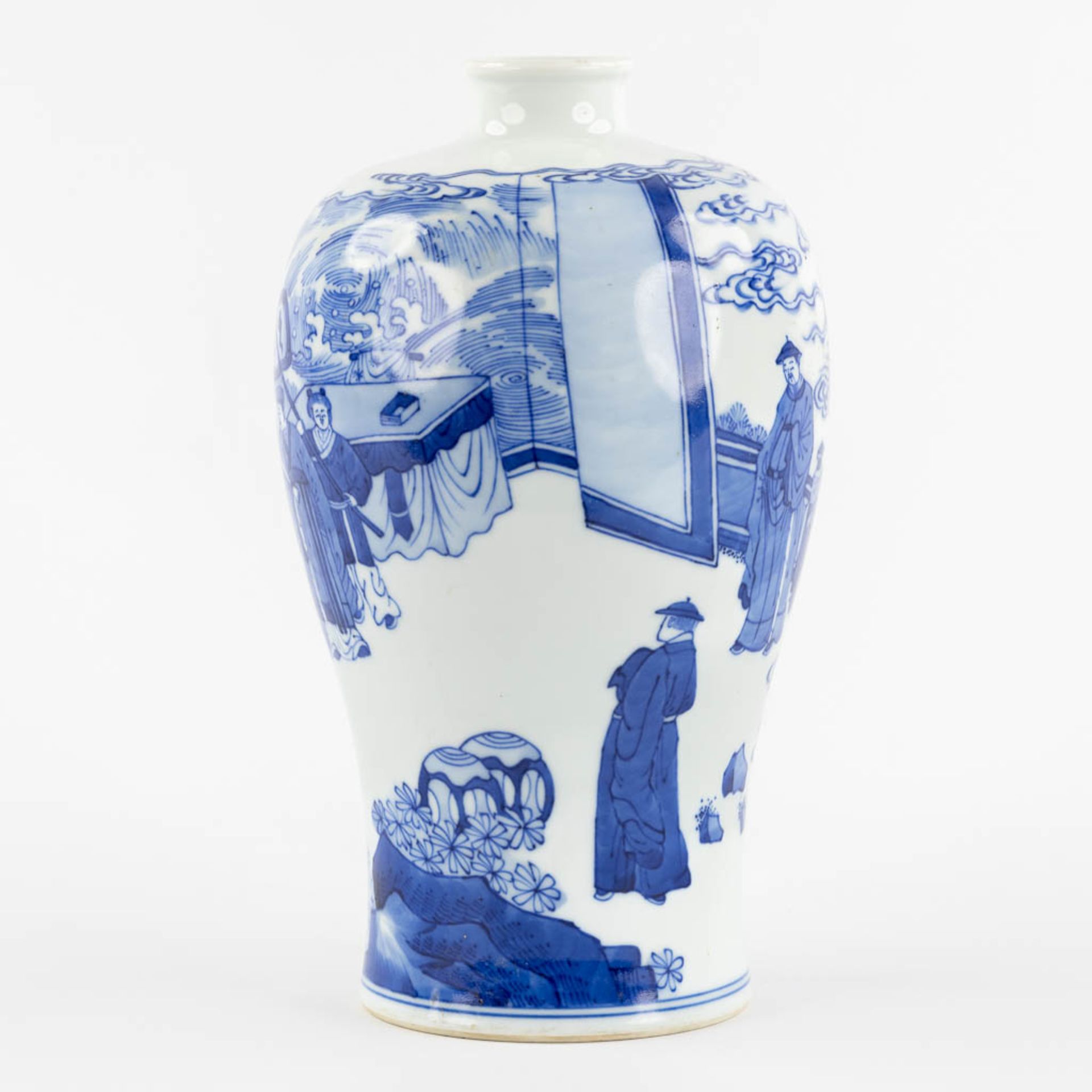 A Chinese 'Meiping' vase, blue-white decor. 20th C. (H:25 x D:15 cm) - Image 3 of 14