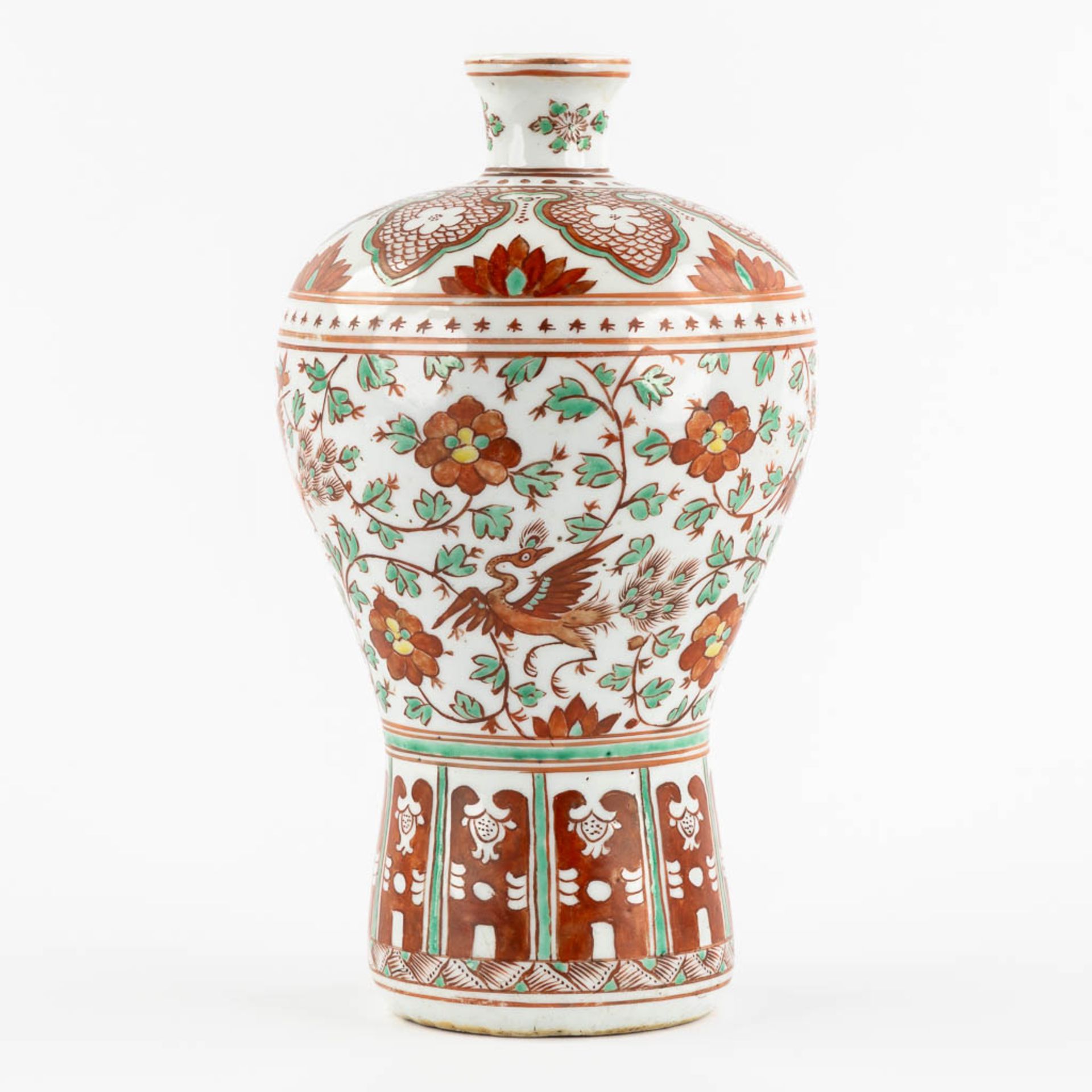 A Chinese Meiping vase, Famille verte decorated with Phoenix. 20th C. (H:31 x D:18 cm) - Bild 3 aus 11