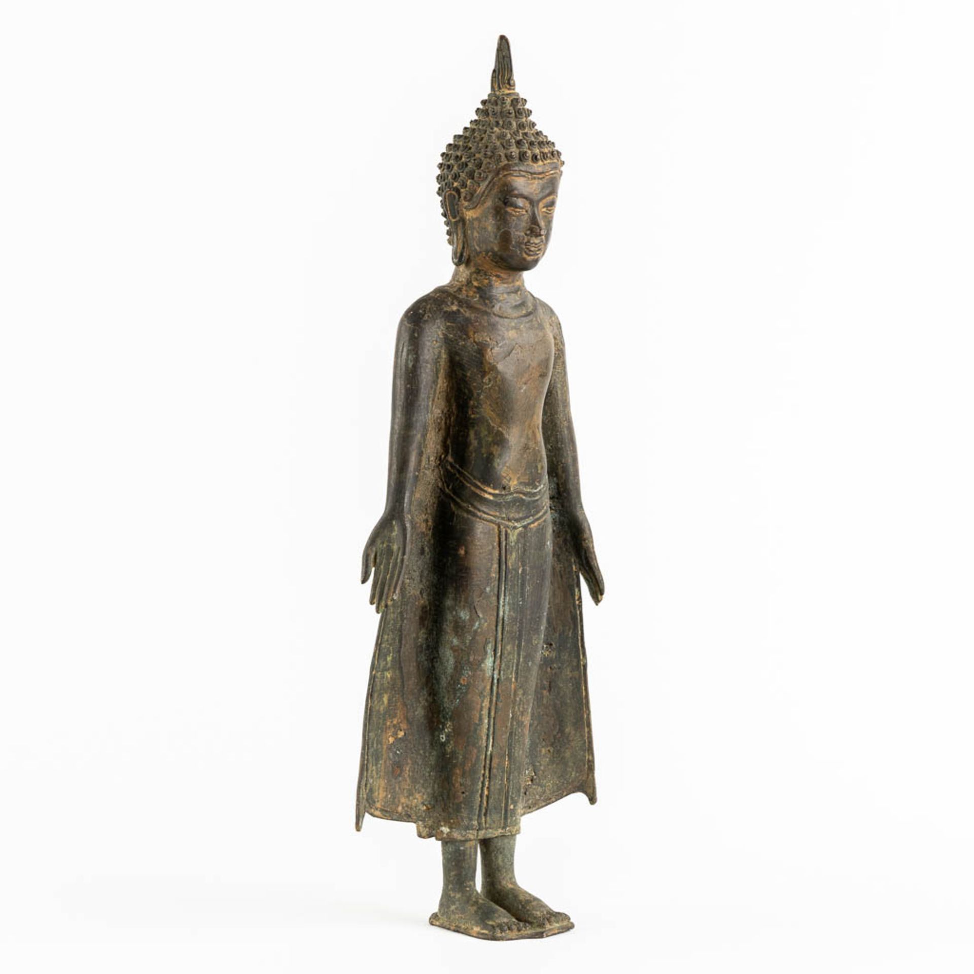 A Thai figurine of a standing Buddha, Patinated bronze. (W:16 x H:44 cm) - Image 3 of 10