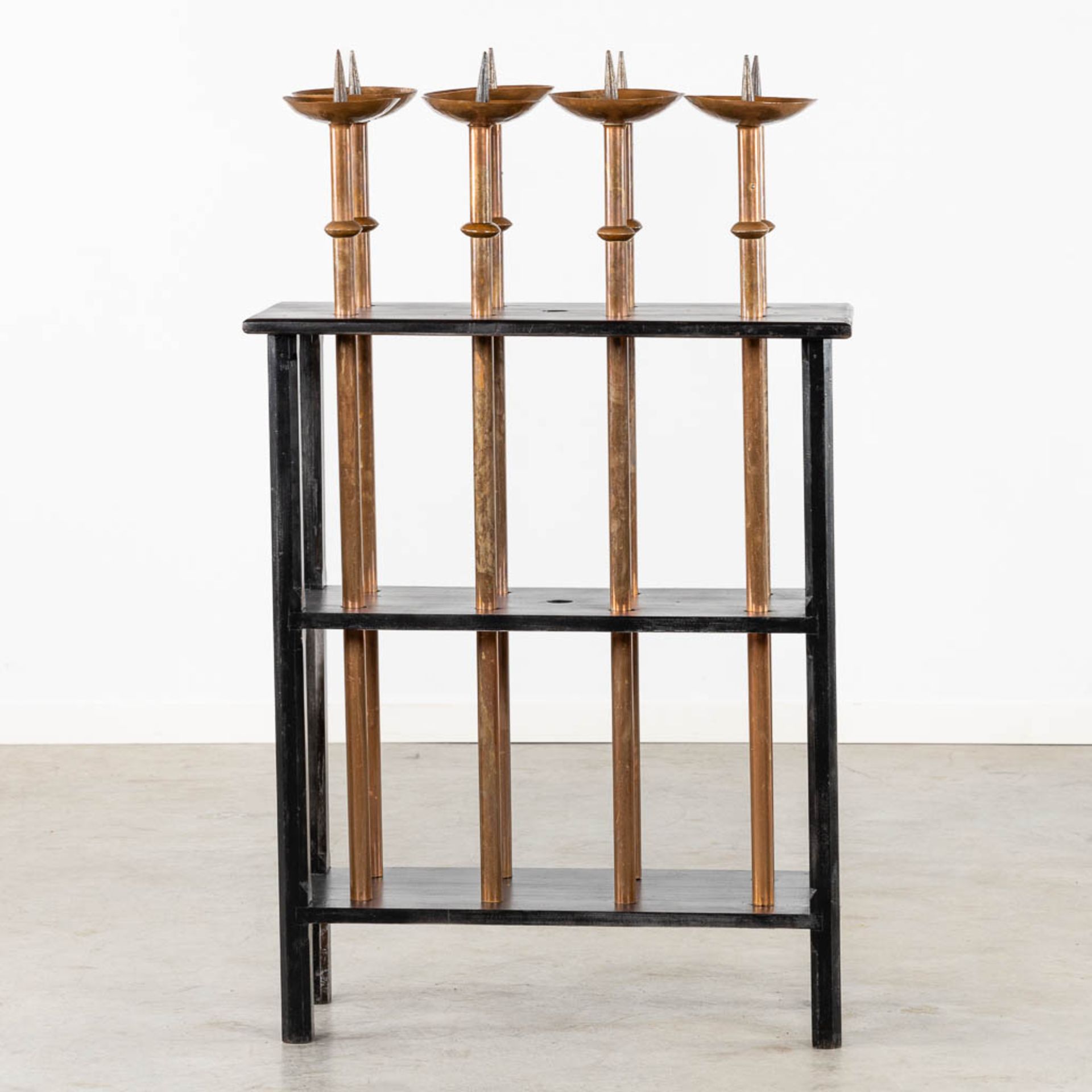 A set of 8 processional candelabra in a wood stand. (L:36 x W:75 x H:124 cm) - Image 3 of 8