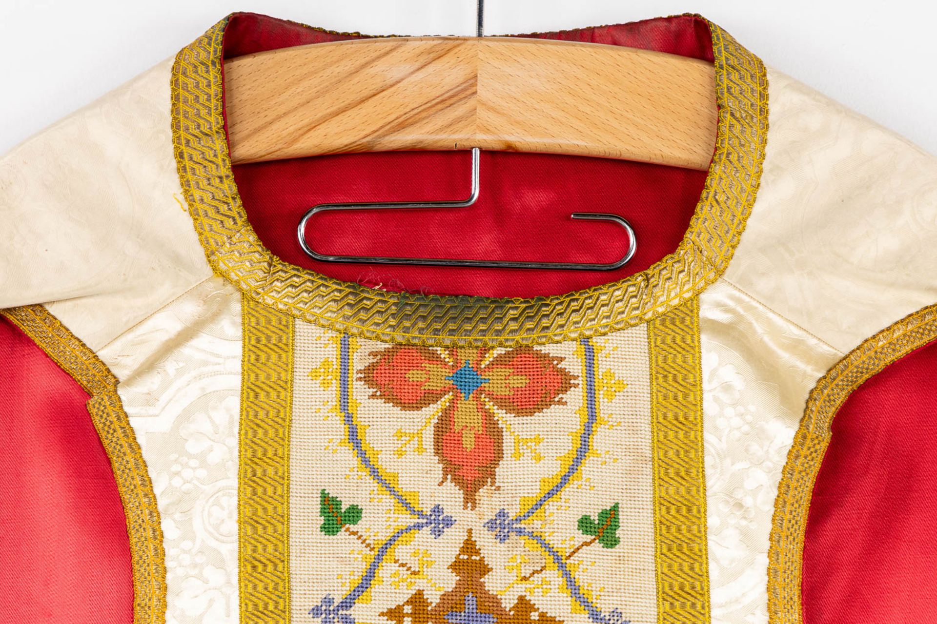 A Humeral Veil and Four Roman Chasubles, embroideries with an IHS and floral decor. - Image 27 of 29