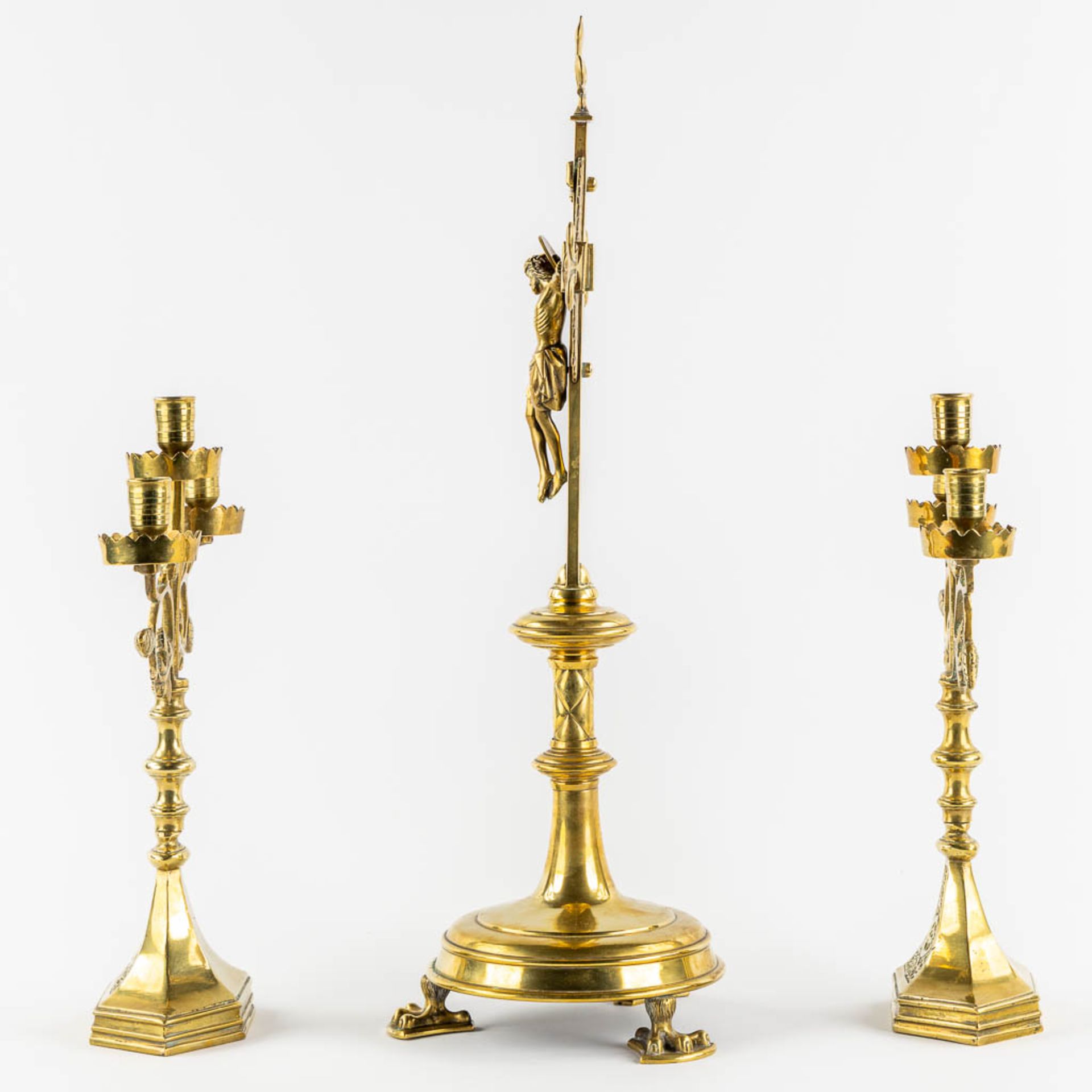 An altar crucifix with two matching candelabra. Gilt brass. Gothic Revival. (L:20 x W:29 x H:60 cm) - Bild 6 aus 14
