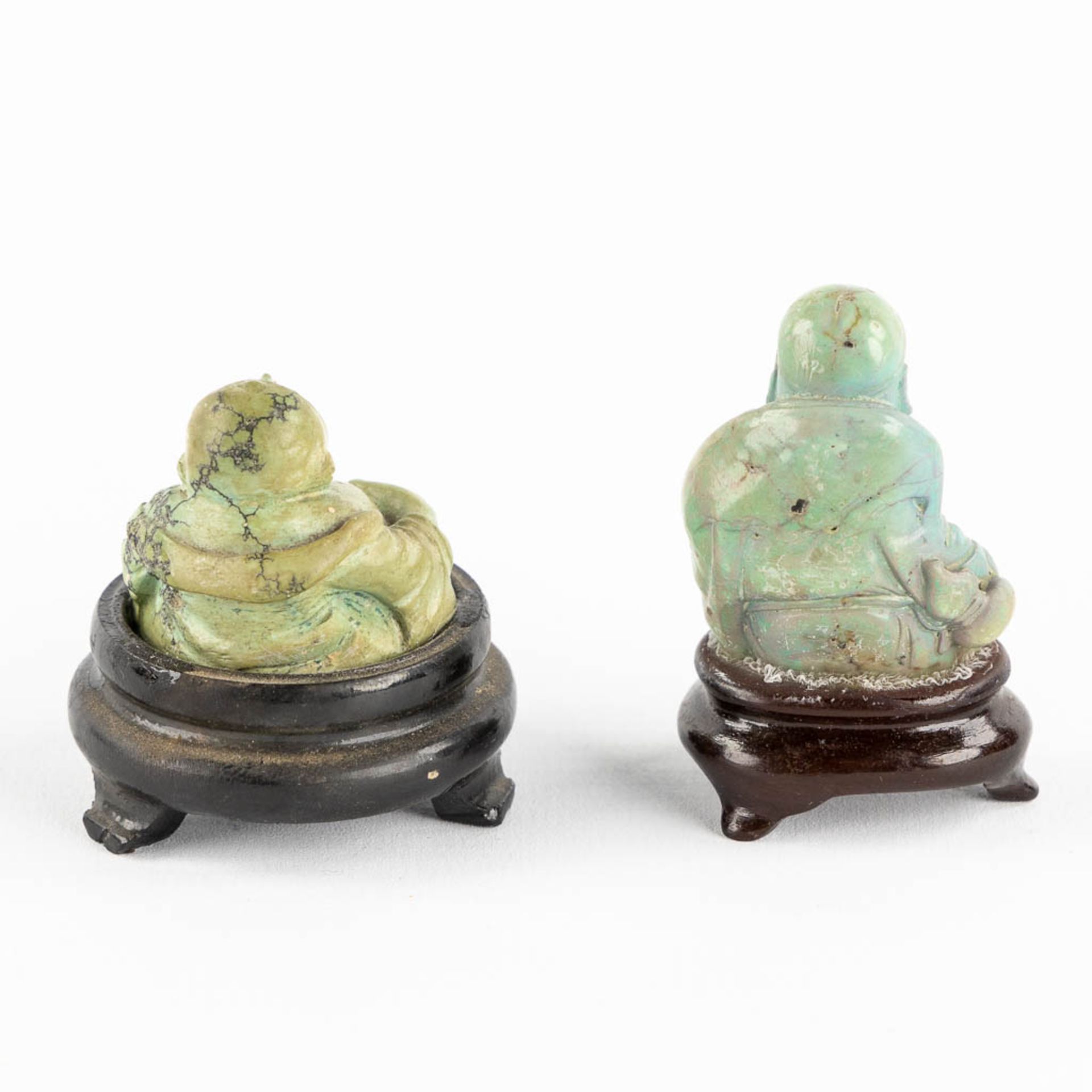 Six Buddha and a snuff bottle, Sculptured hardstones or jade. China. (L:6 x W:8 x H:11,5 cm) - Image 14 of 16