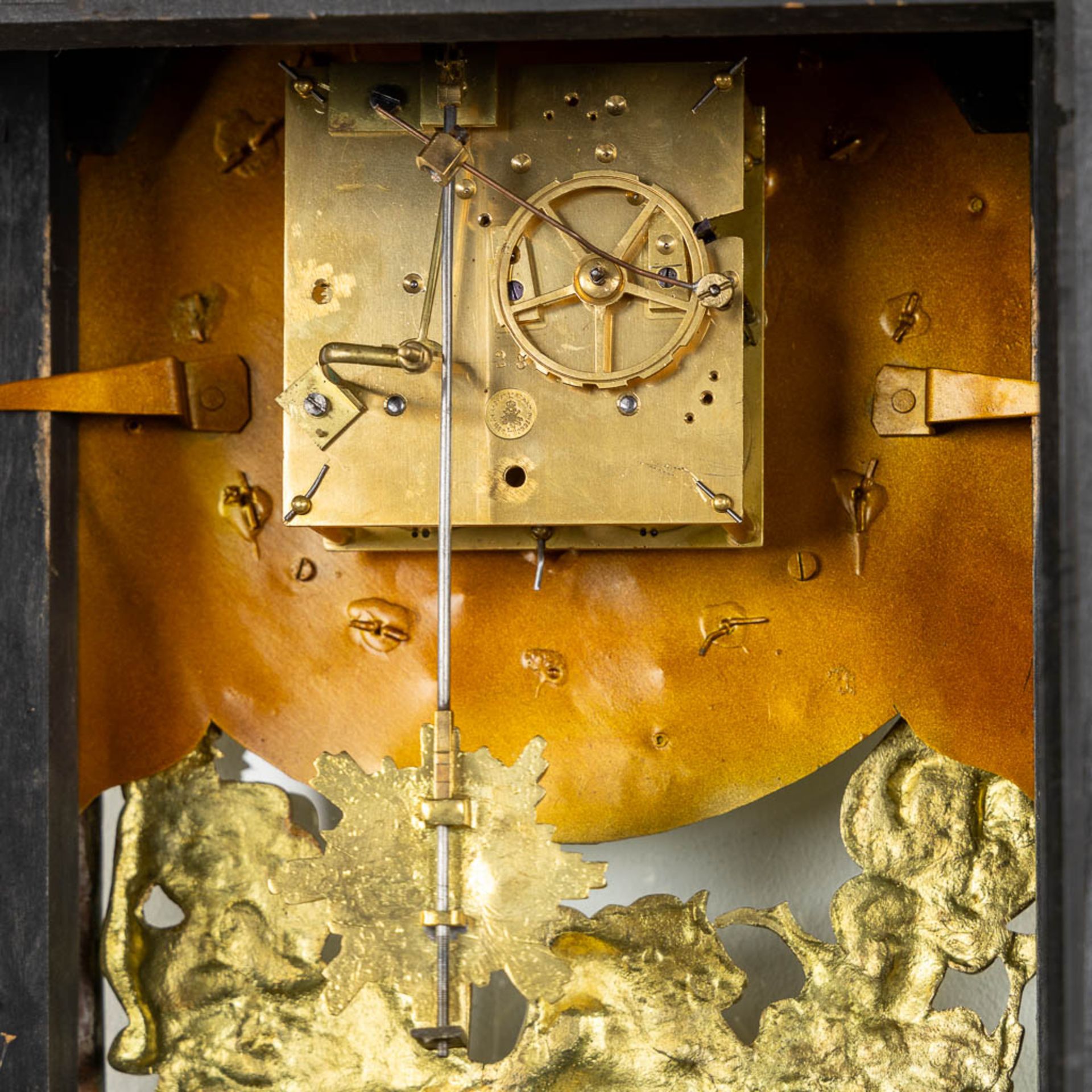 A cartel clock on a stand, tortoiseshell inlay mounted with gilt bronze. Japy Frères, 19th C. (L:17 - Bild 12 aus 13