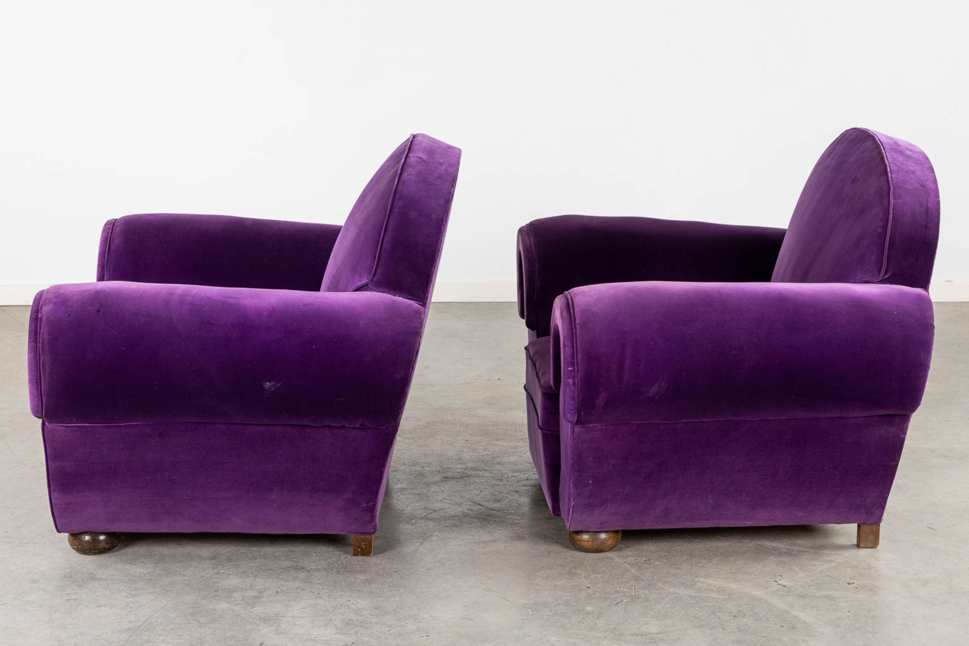 A pair of armchairs with purple fabric upholstry, France, Art Deco. (L:84 x W:109 x H:87 cm) - Image 4 of 10