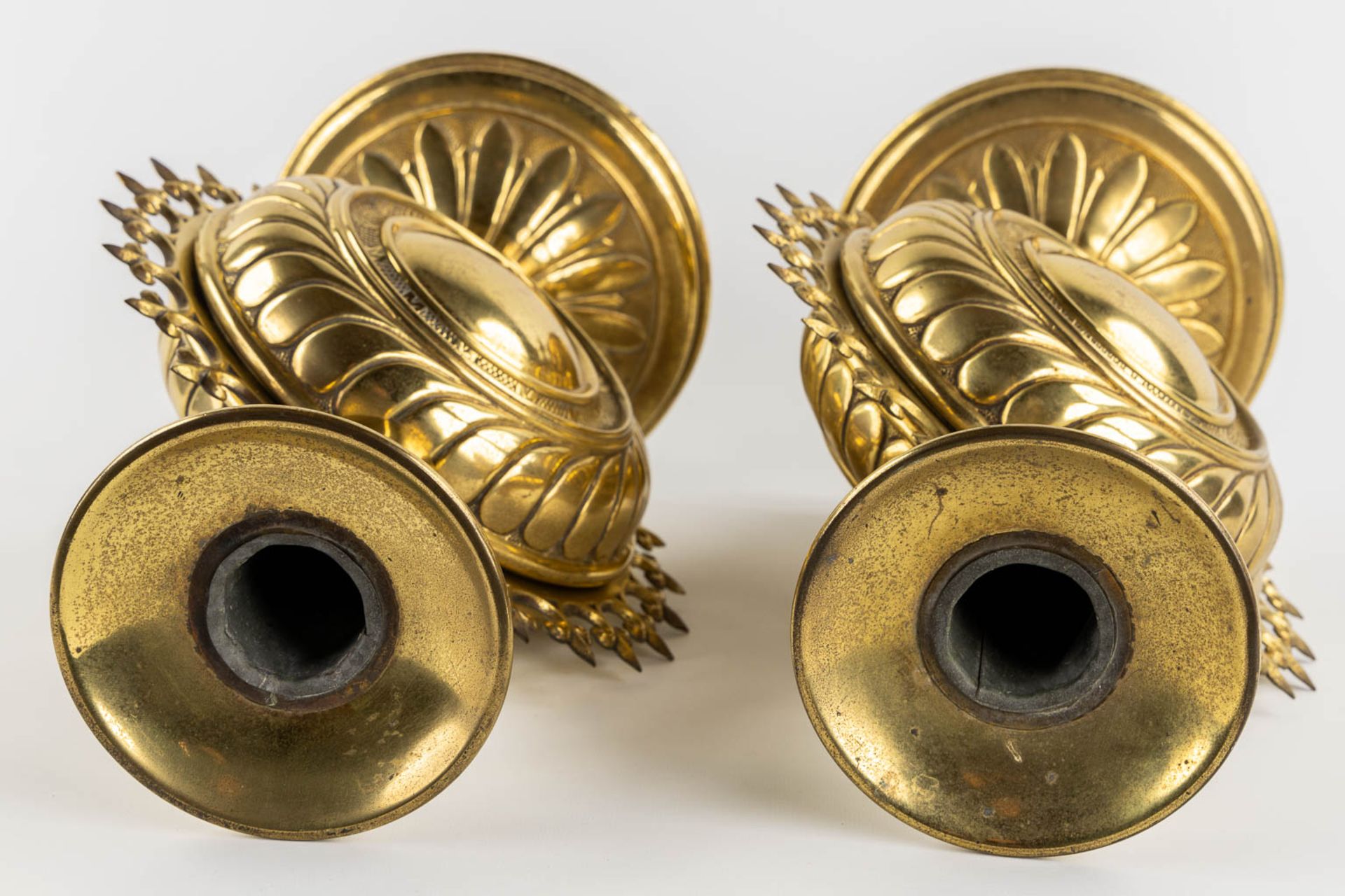 A pair of candelabra, brass, gothic Revival. (L:21 x W:27 x H:42 cm) - Bild 8 aus 11