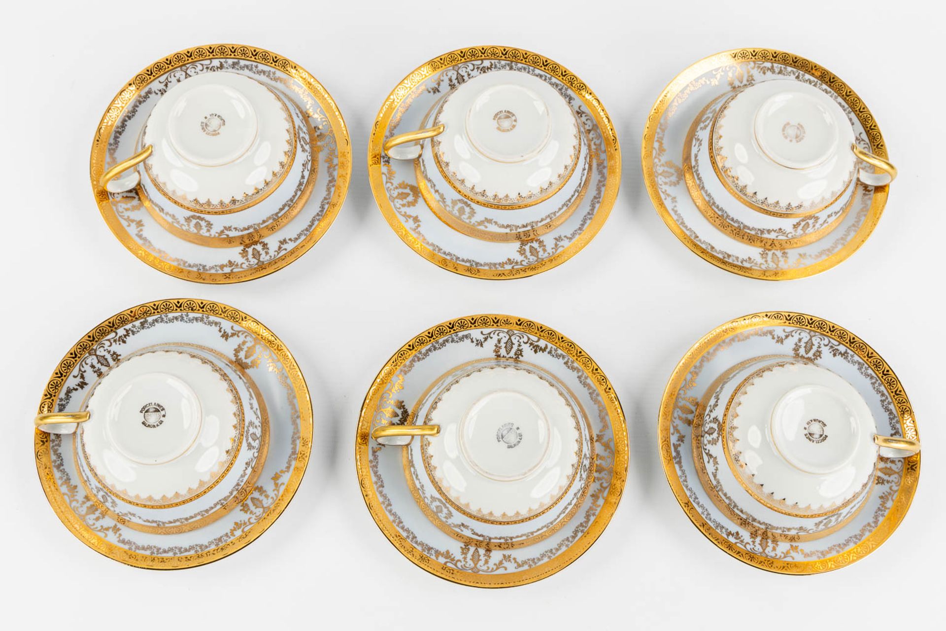 Salmon & Cie, Limoges, a large 73-piece dinner, coffee and tea service with a gilt rim. (D:31 cm - Bild 8 aus 24