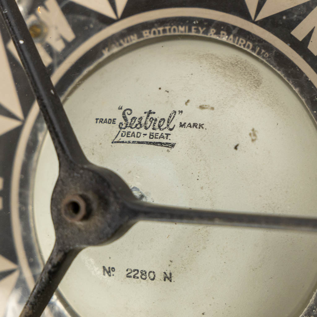 Sestrel Glasgow, An antique compass in a wood box. (L:26 x W:26 x H:26 cm) - Bild 11 aus 11