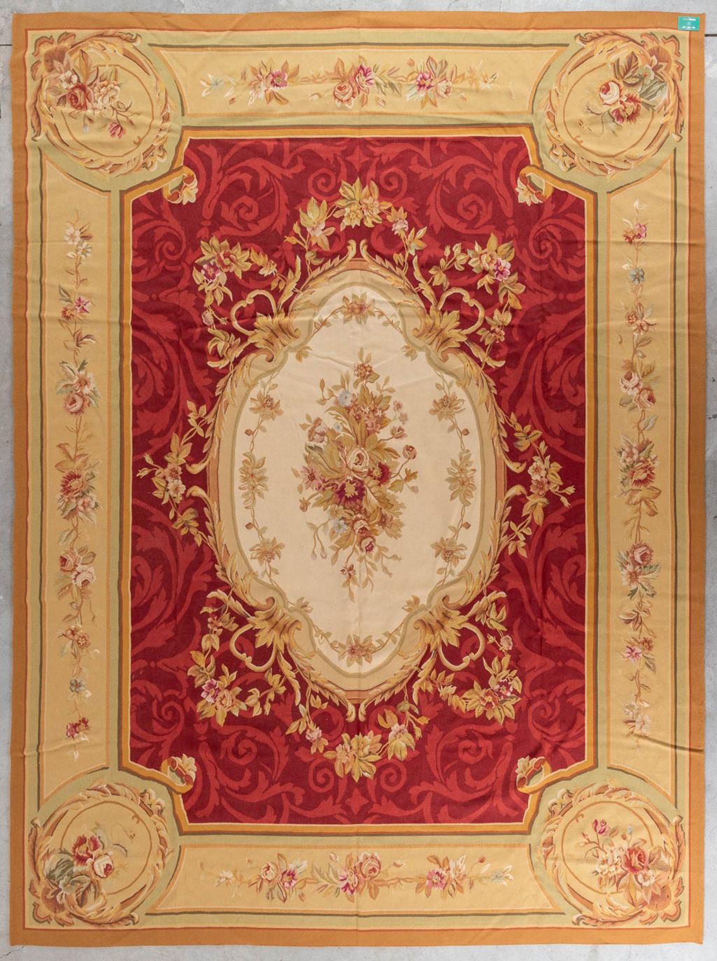 An exceptional carpet 'Aubusson'. France. (L:368 x W:275 cm) - Bild 2 aus 9