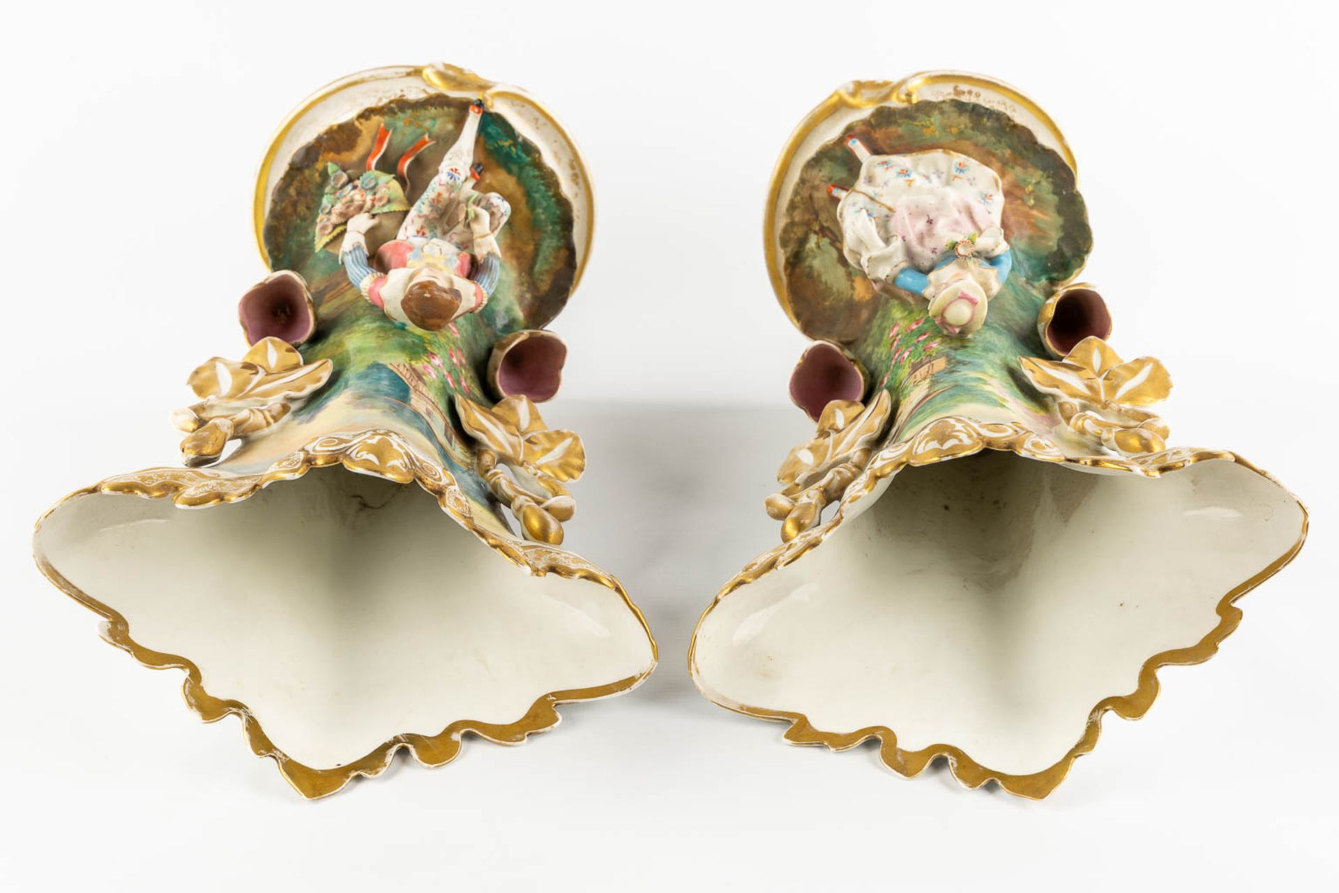 Two pair of Vieux Bruxelles vases, decorated with flowers and figurines. (L:20 x W:26 x H:39 cm) - Bild 16 aus 19