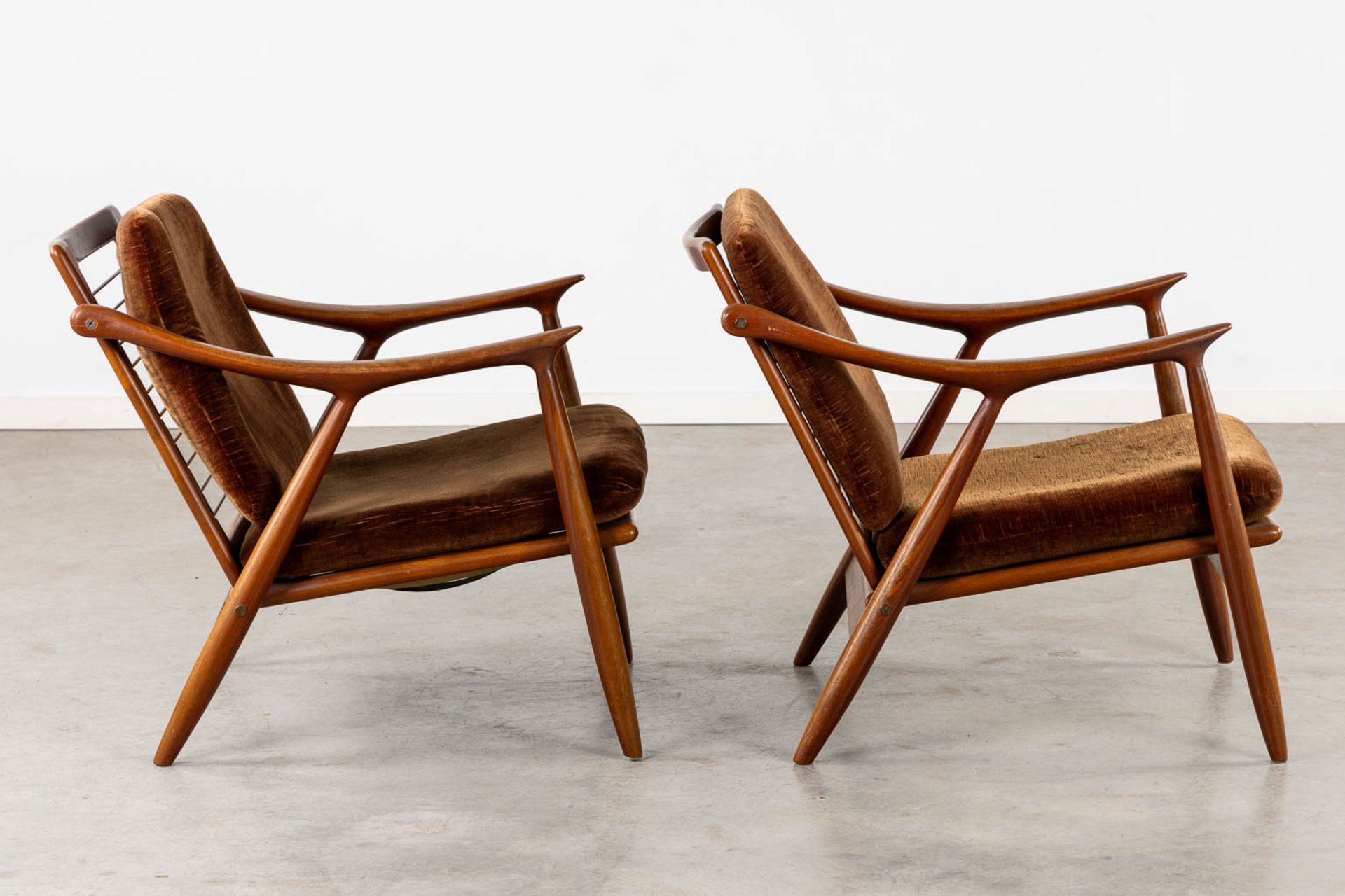A pair of mid-century relax armchairs, teak. Scandinavia, 20th C. (L:83 x W:65 x H:70 cm) - Bild 7 aus 15