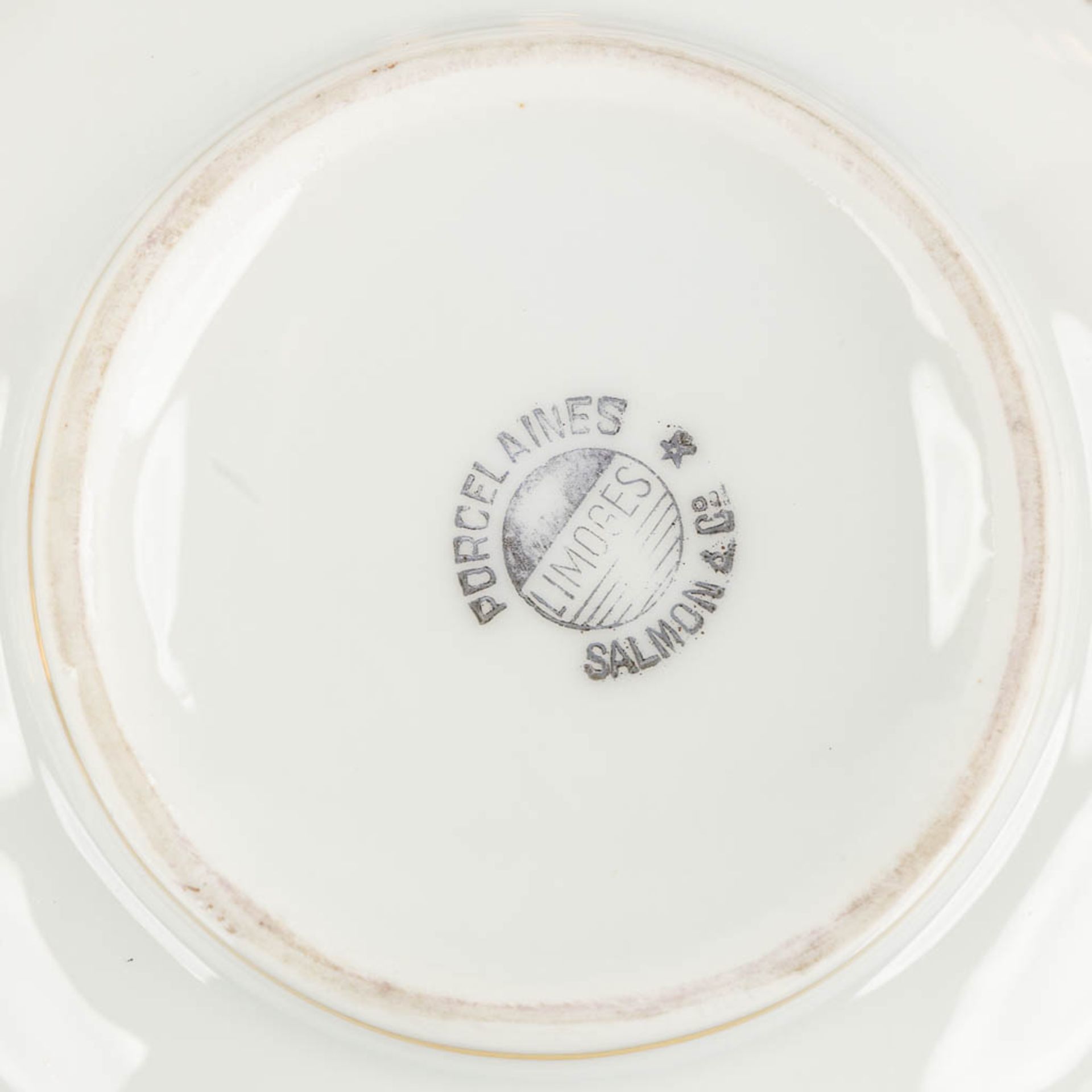 Salmon & Cie, Limoges, a large 73-piece dinner, coffee and tea service with a gilt rim. (D:31 cm - Bild 9 aus 24