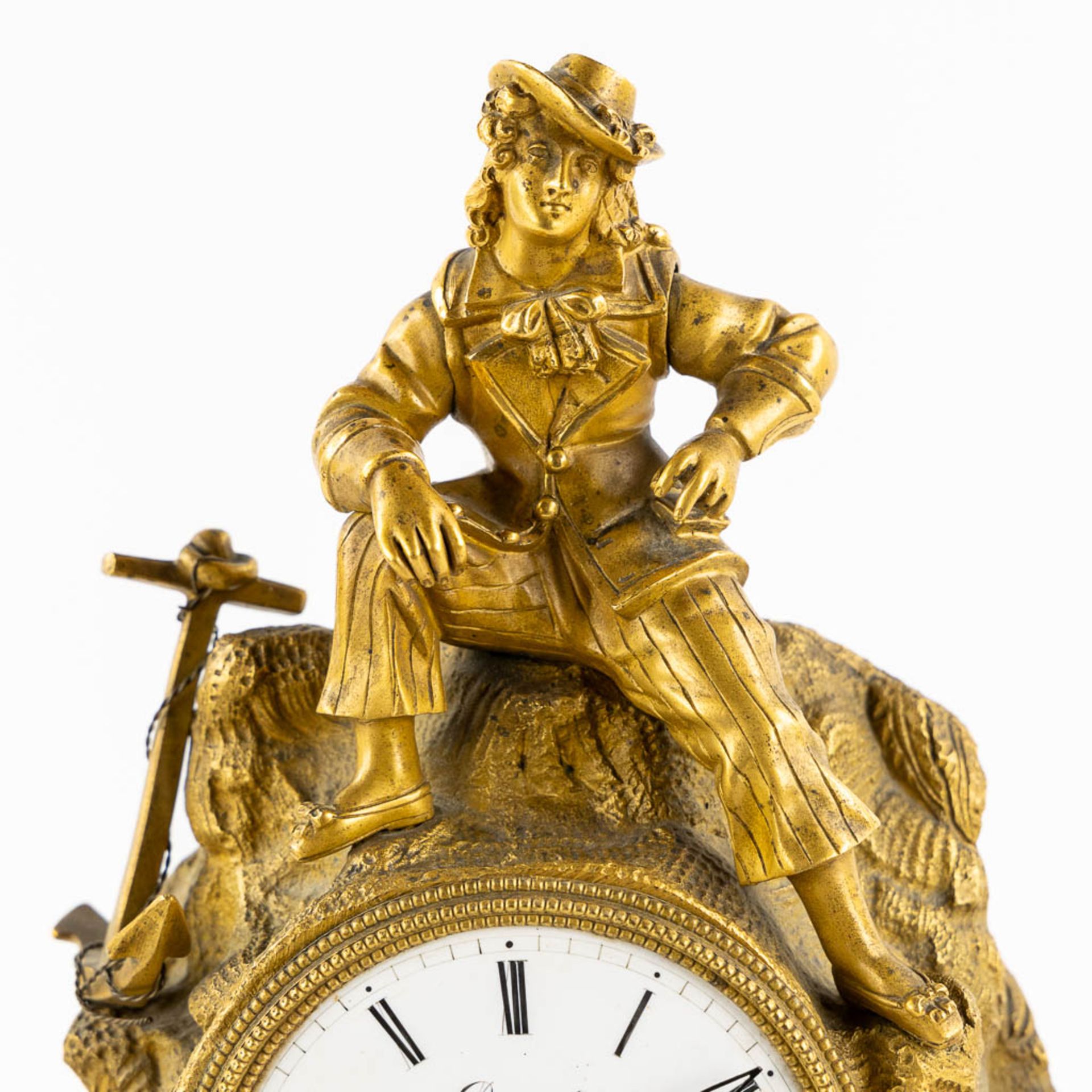 A mantle clock, gilt bronze with an image of a young man. France, 19th C. (L:10 x W:27 x H:35 cm) - Bild 7 aus 11