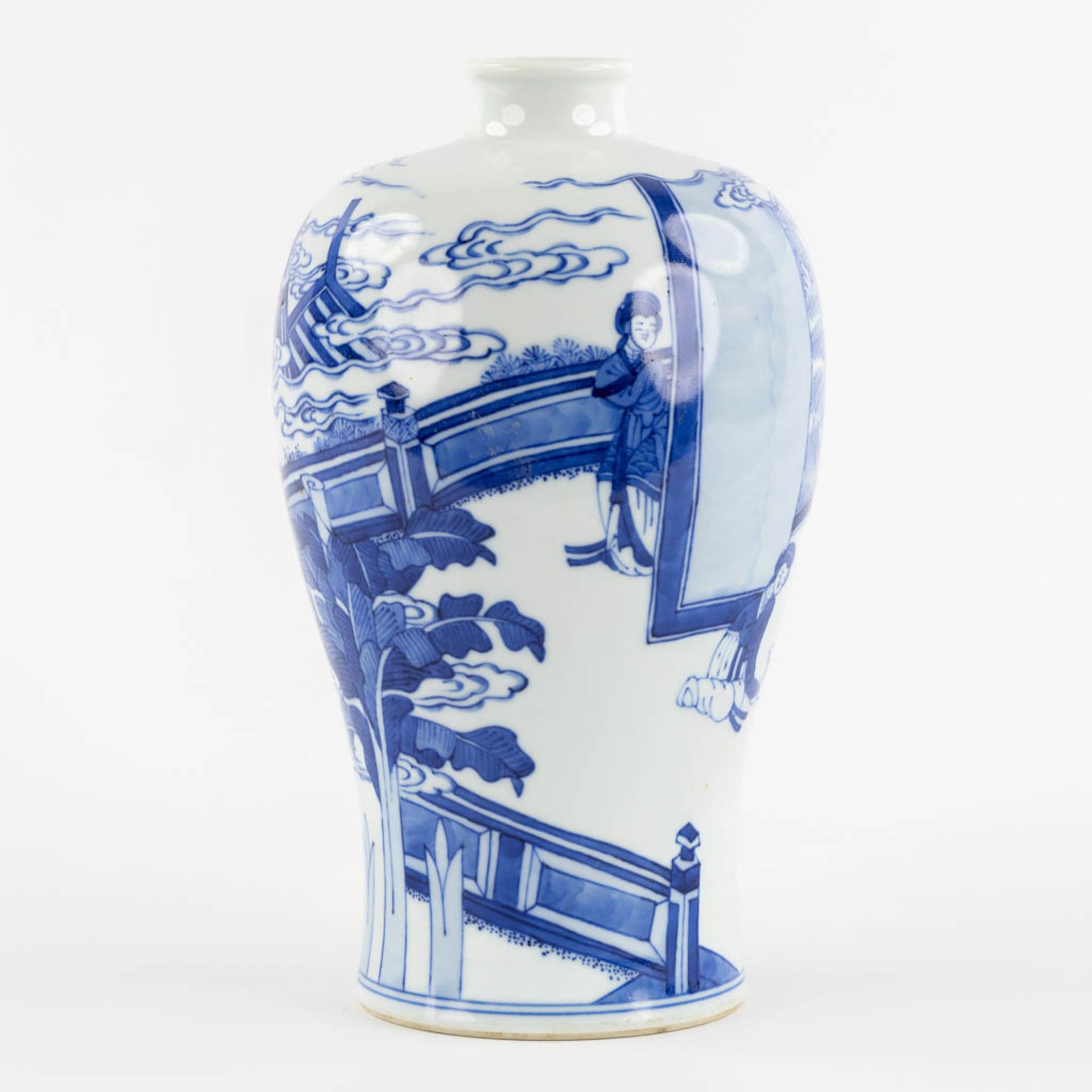 A Chinese 'Meiping' vase, blue-white decor. 20th C. (H:25 x D:15 cm) - Image 6 of 14