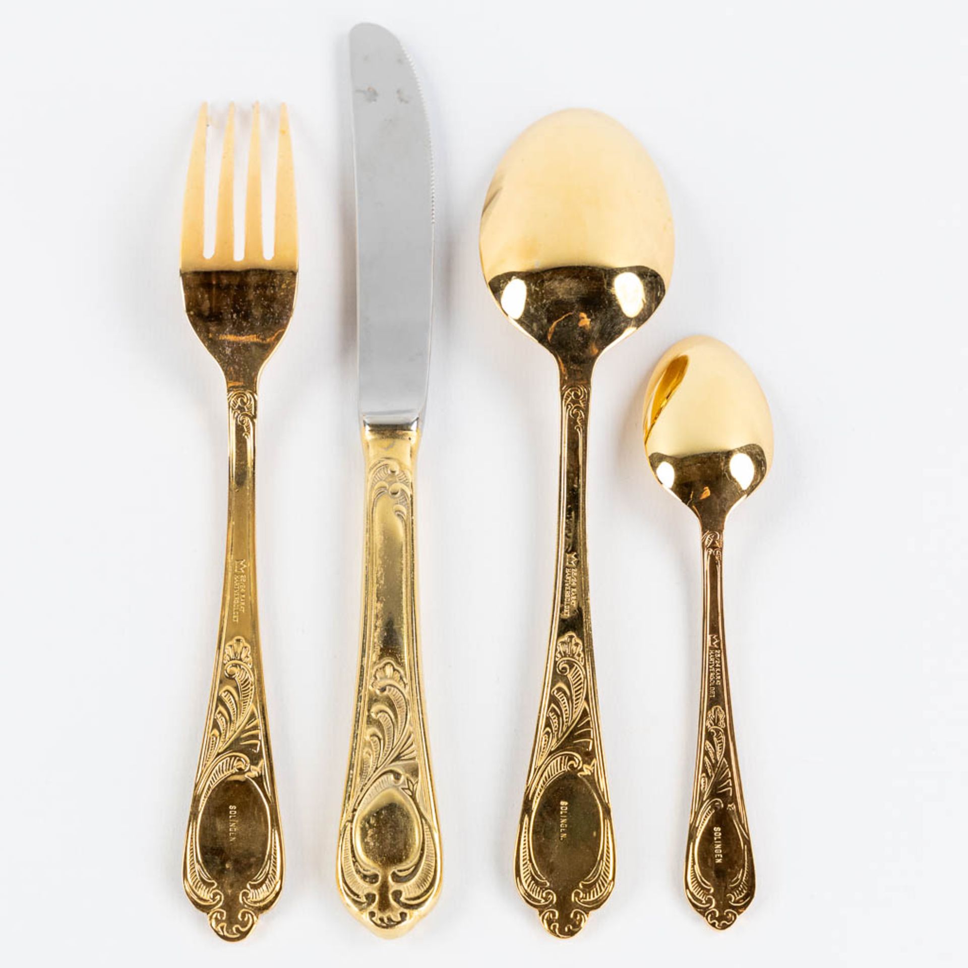 A gold-plated 'Solingen' flatware cutlery set, made in Germany. Model 'Louis XV' . (L:34 x W:45 x H: - Bild 9 aus 11