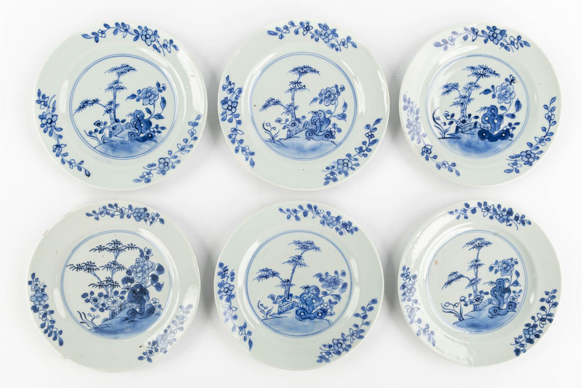 Eleven pieces of Chinese porcelain plates, blue-white decor. (D:24 cm) - Bild 6 aus 7