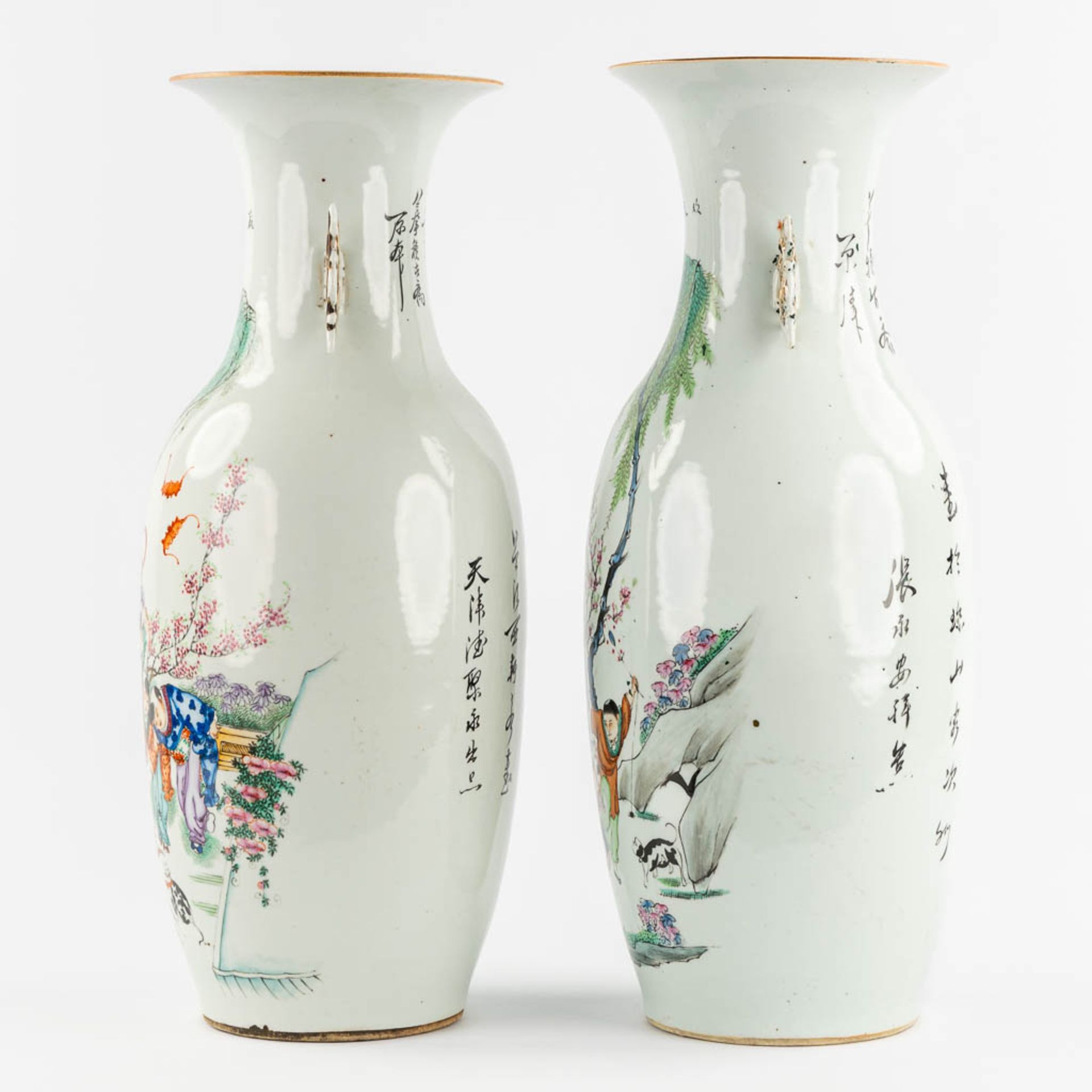 Two Chinese vases decorated with ladies and playing children in the garden. (H:58 x D:23 cm) - Bild 5 aus 15