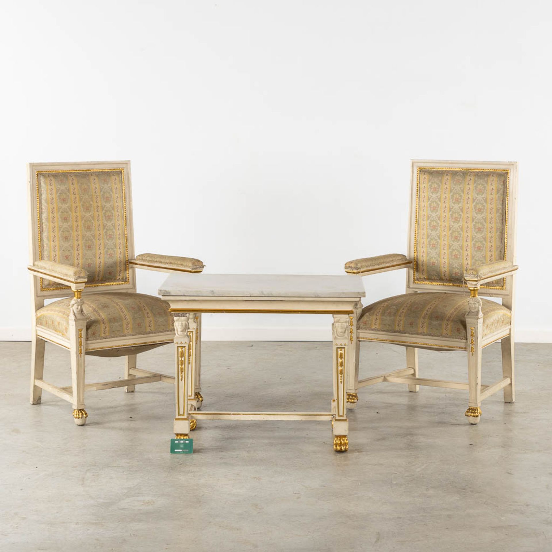 A pair of armchairs and side table, sculptured wood in Empire style. Italy, circa 1920. (L:54 x W:62 - Bild 2 aus 8