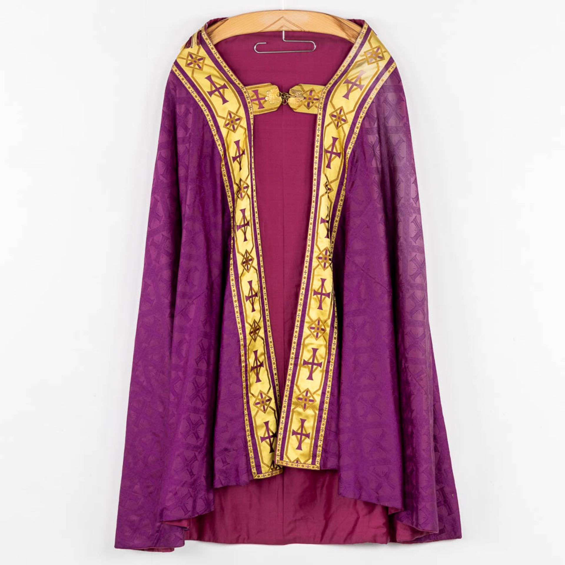 A Cope, Chasuble and Roman Chasuble, Stola with Embroideries. - Bild 5 aus 21