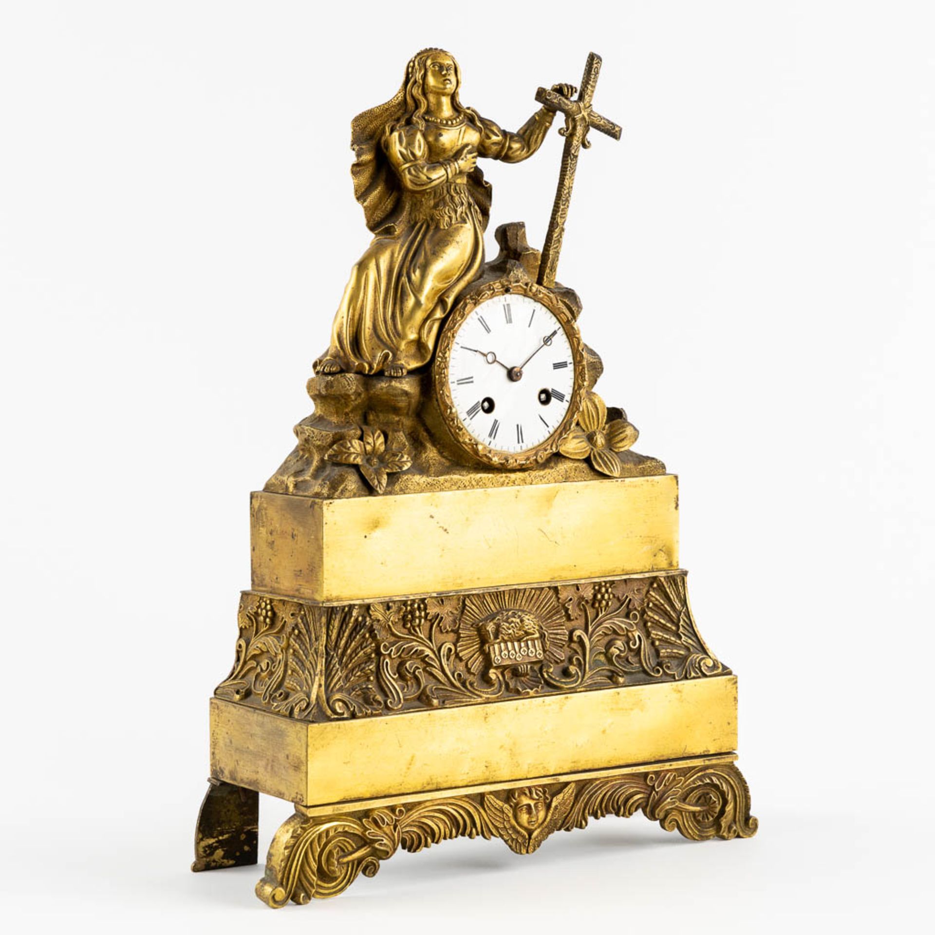 A mantle clock with a religious scène, gilt bronze in a Louis Philippe style. 19th C. (L:10 x W:30 x - Image 3 of 10