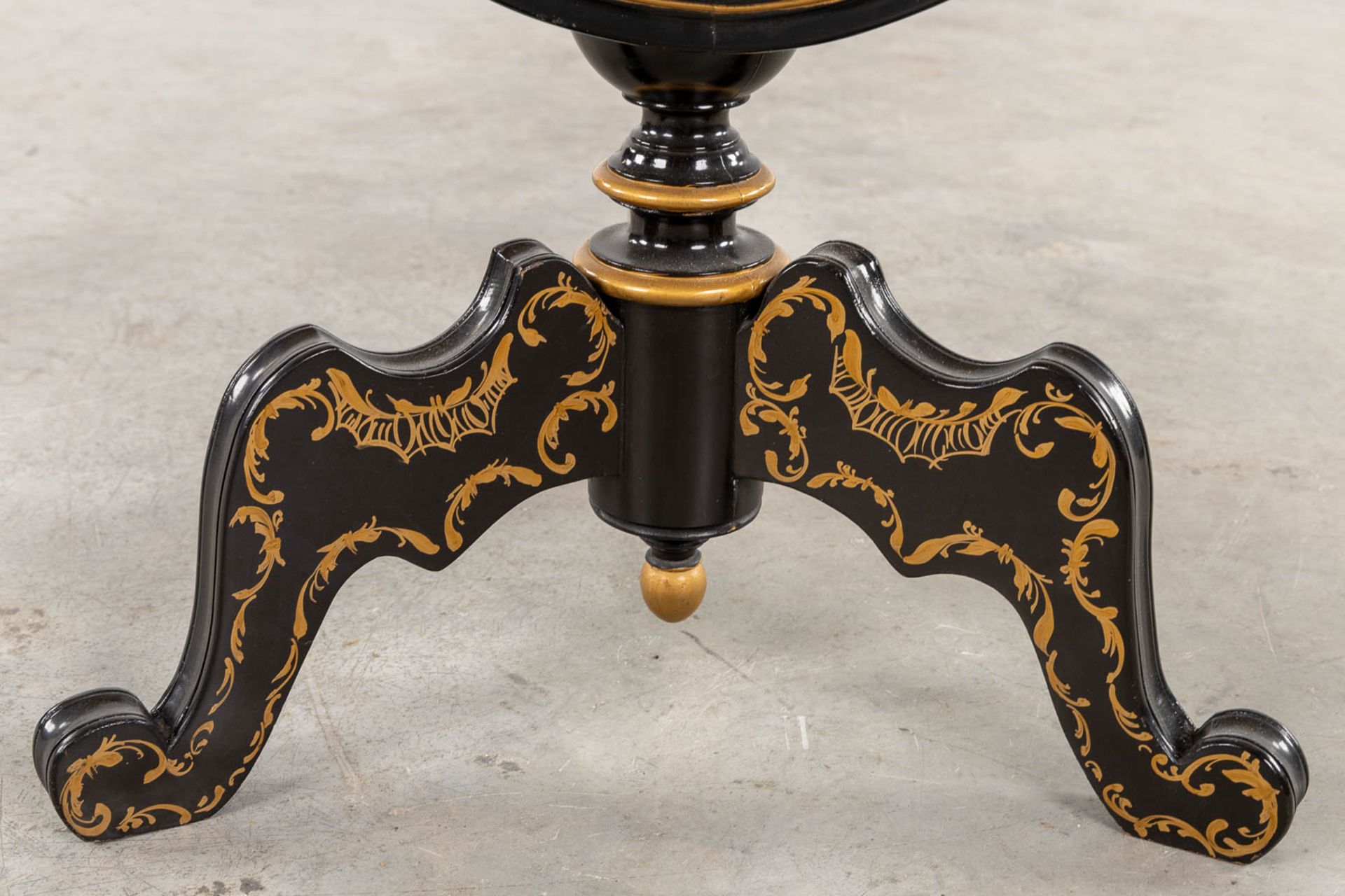 A Tilt-Top table with hand-painted floral decor, Napoleon 3 style. (H:67 x D:72 cm) - Image 8 of 9