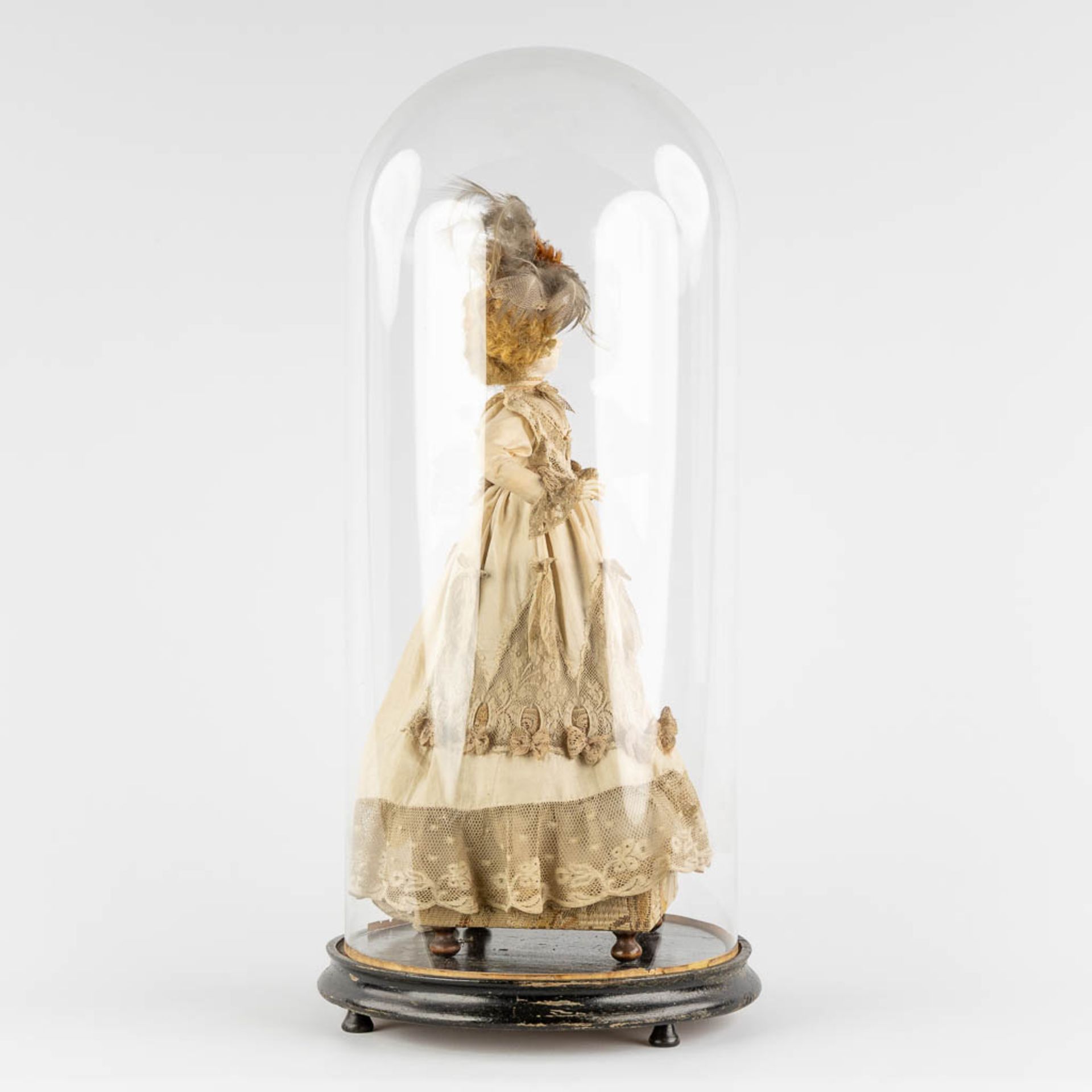 An antique 'Automata', in lace dressed doll with a music box. Under a glass dome, Circa 1920. (H:48 - Image 3 of 13