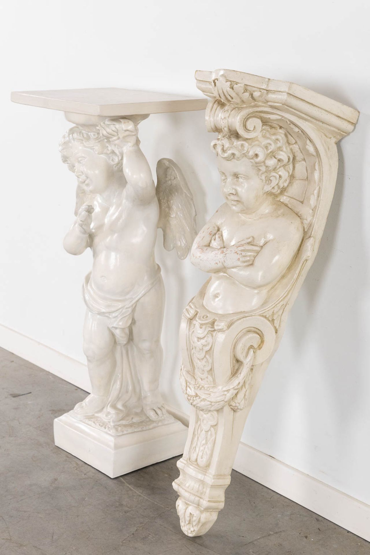 A pedestal for a figurine, Resine, added a wall mounted pedestal, patinated plaster. (L:24 x W:25 x - Bild 3 aus 12
