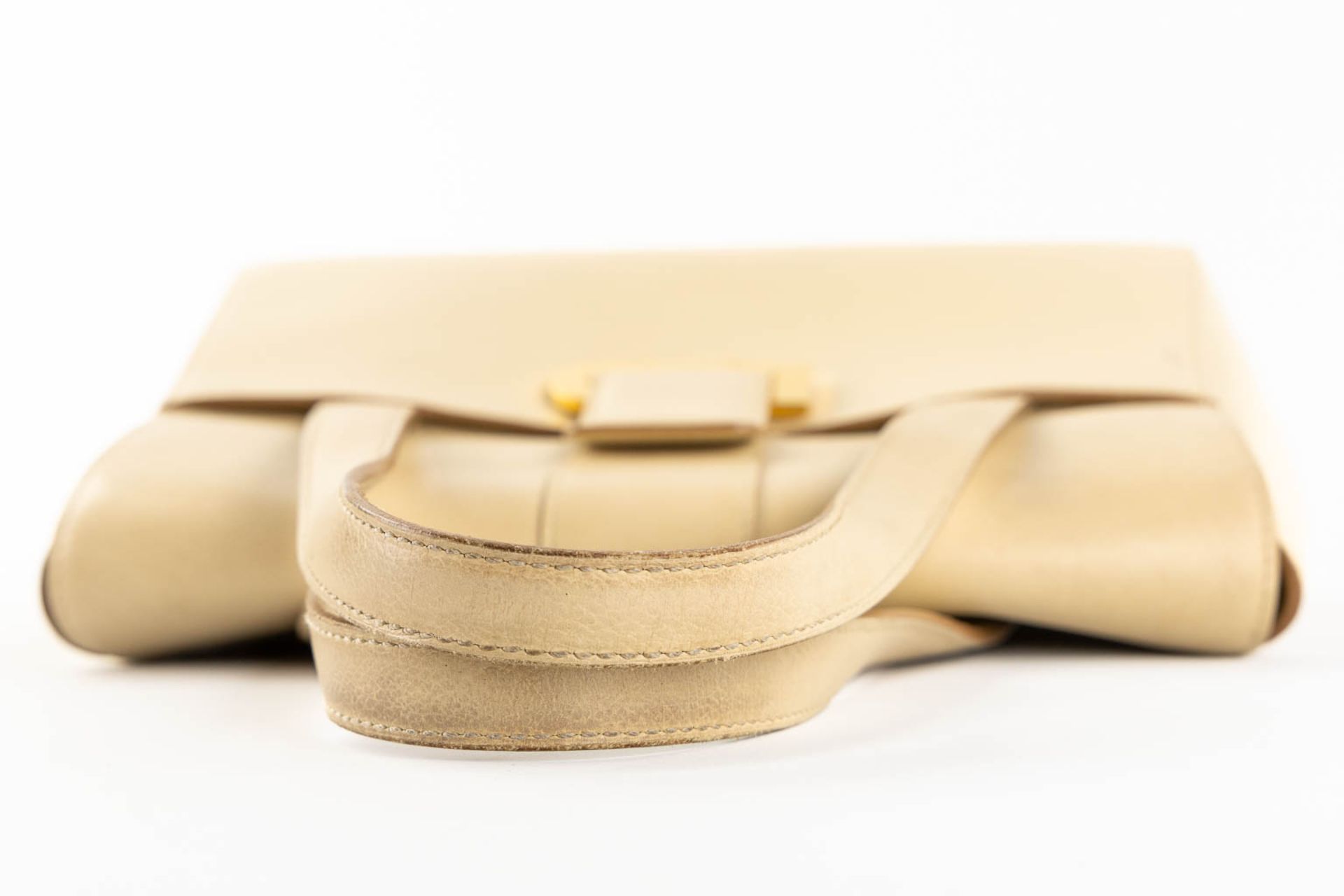 Delvaux model 'Reverie' Jumping, Ivoire. Ivory coloured leather. (L:11 x W:28 x H:23 cm) - Image 9 of 20