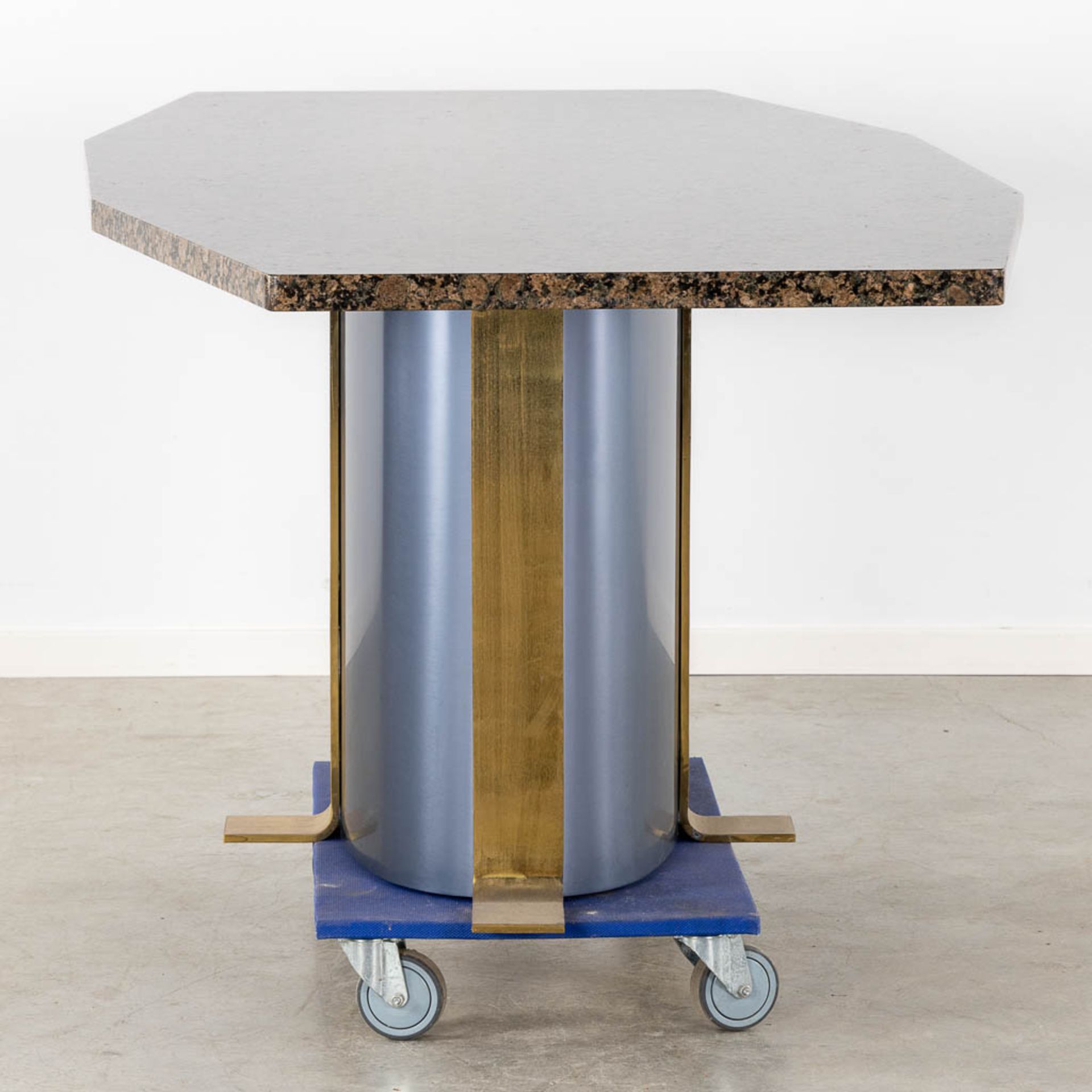 A diningroom table, bronze and patinated metal with a granite table top. (L:101 x W:210 x H:79 cm) - Bild 7 aus 10