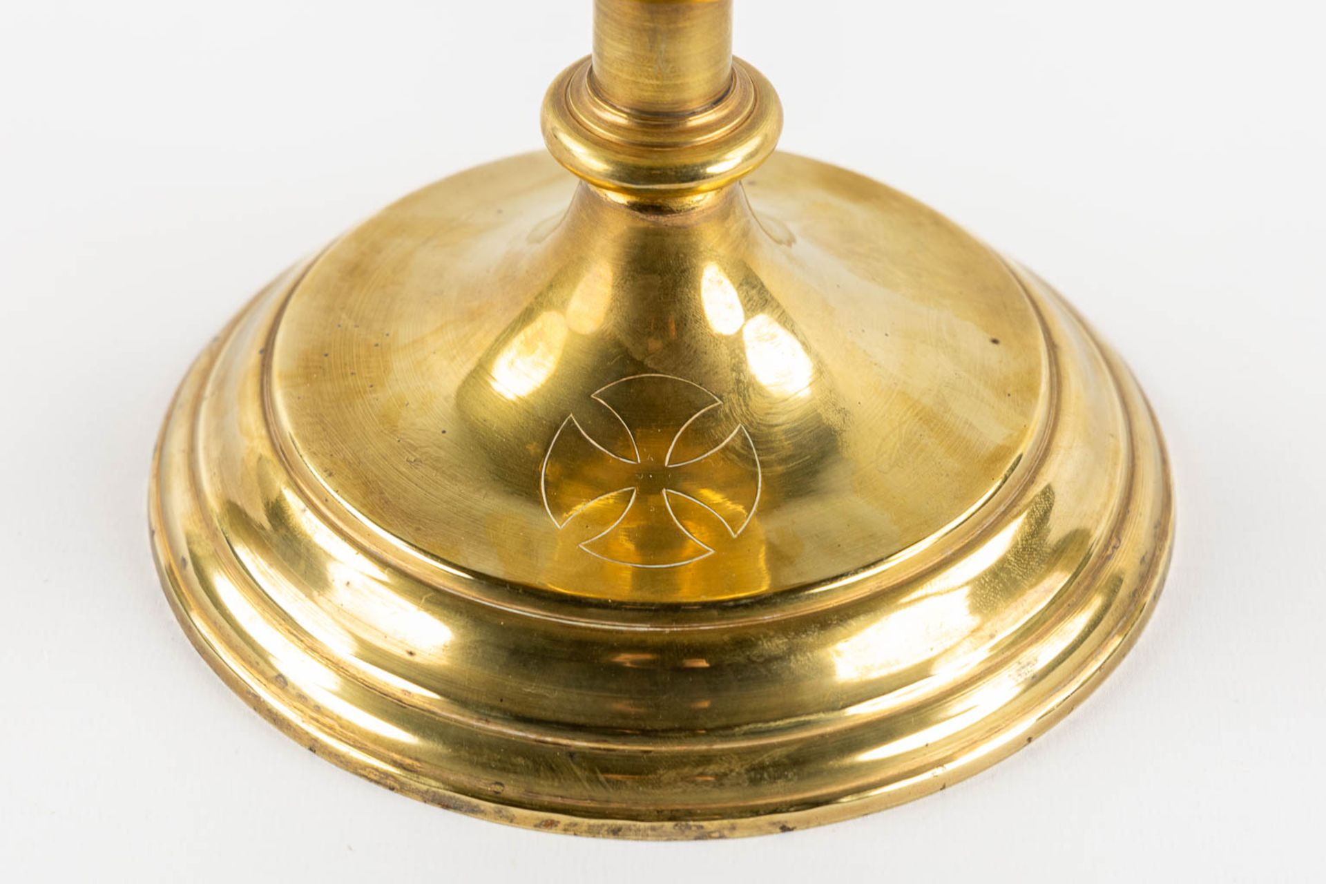 Auguste Moreeuw, Brugge. A tower monstrance, gilt brass in gothic revival style. (L:15,5 x W:20 x H: - Image 11 of 11