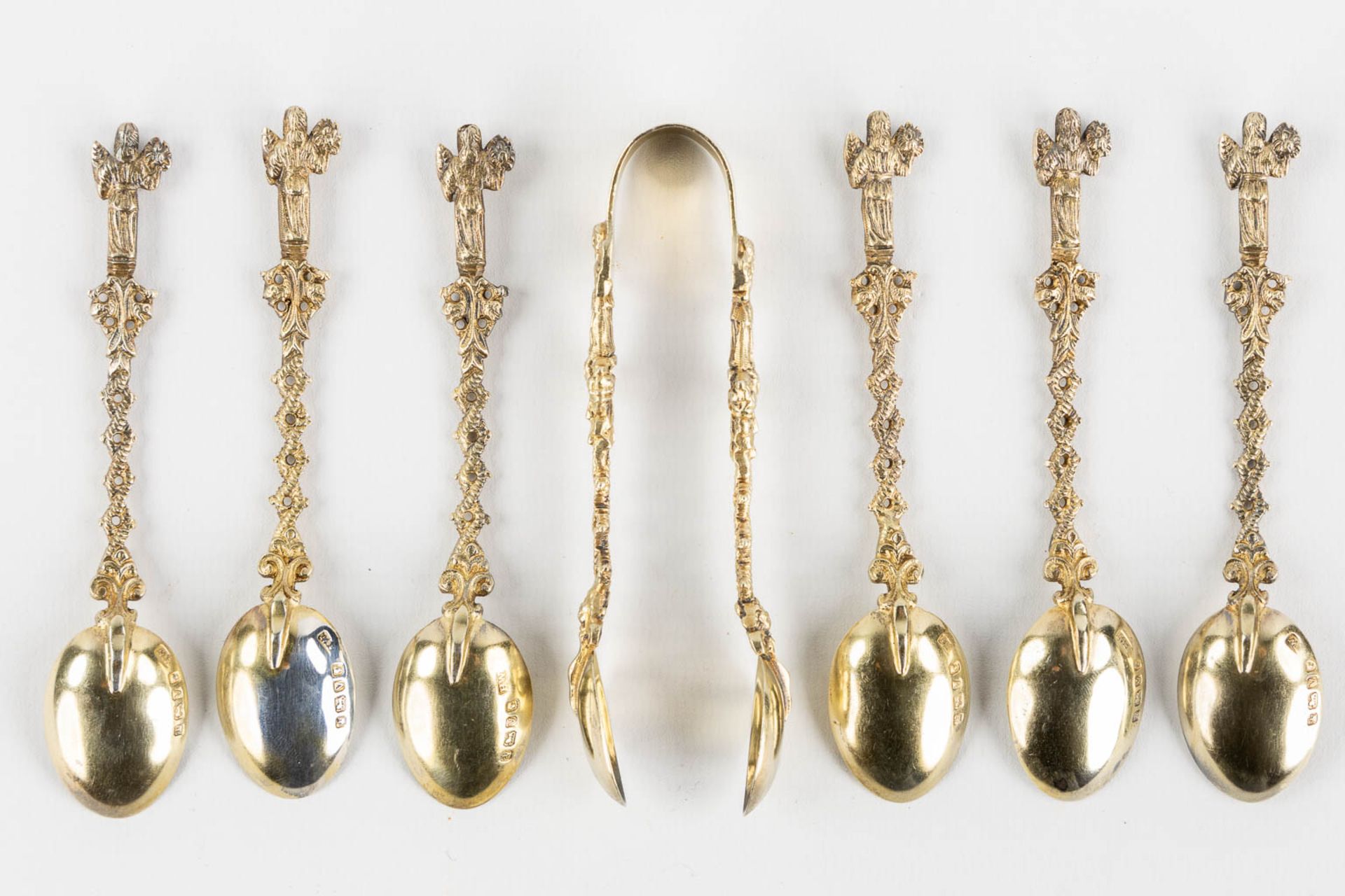 6 coffee spoons, a sugarthong, sugar caster and ice scoop, silver. France and UK, 19th C. (L:17 x W: - Bild 6 aus 15