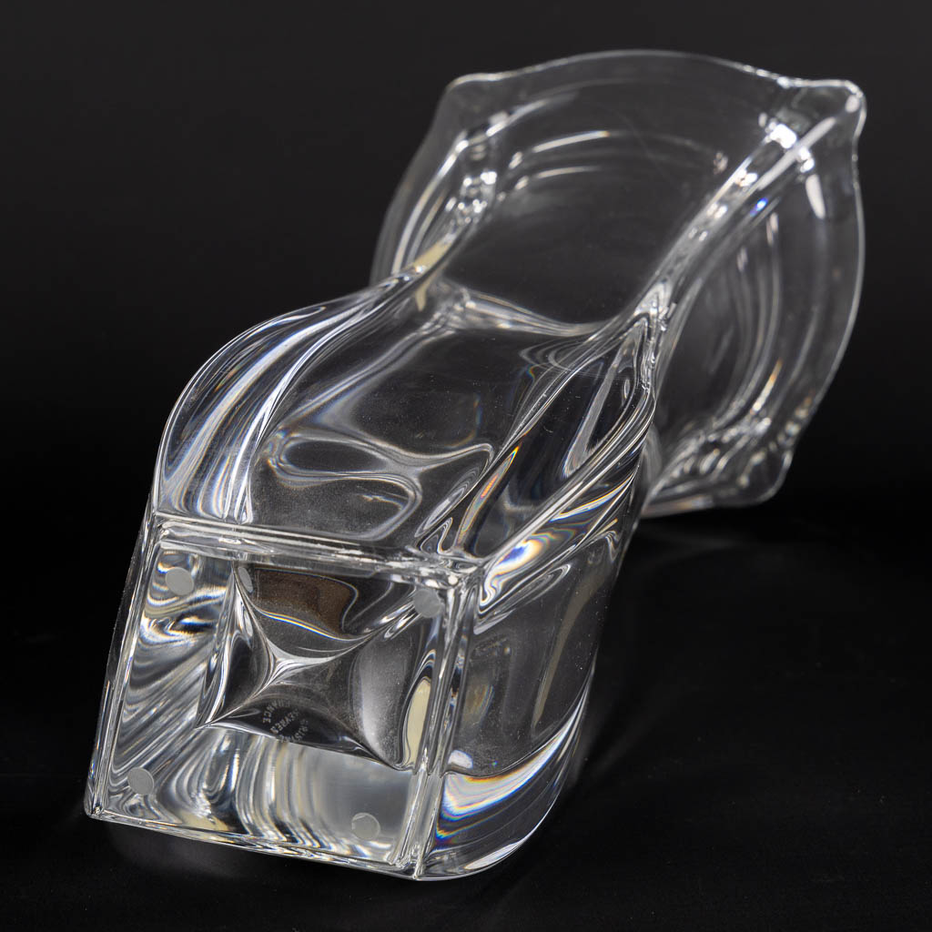 Cristal De Sèvres, a large crystal vase. (L:15 x W:18 x H:28 cm) - Image 9 of 14