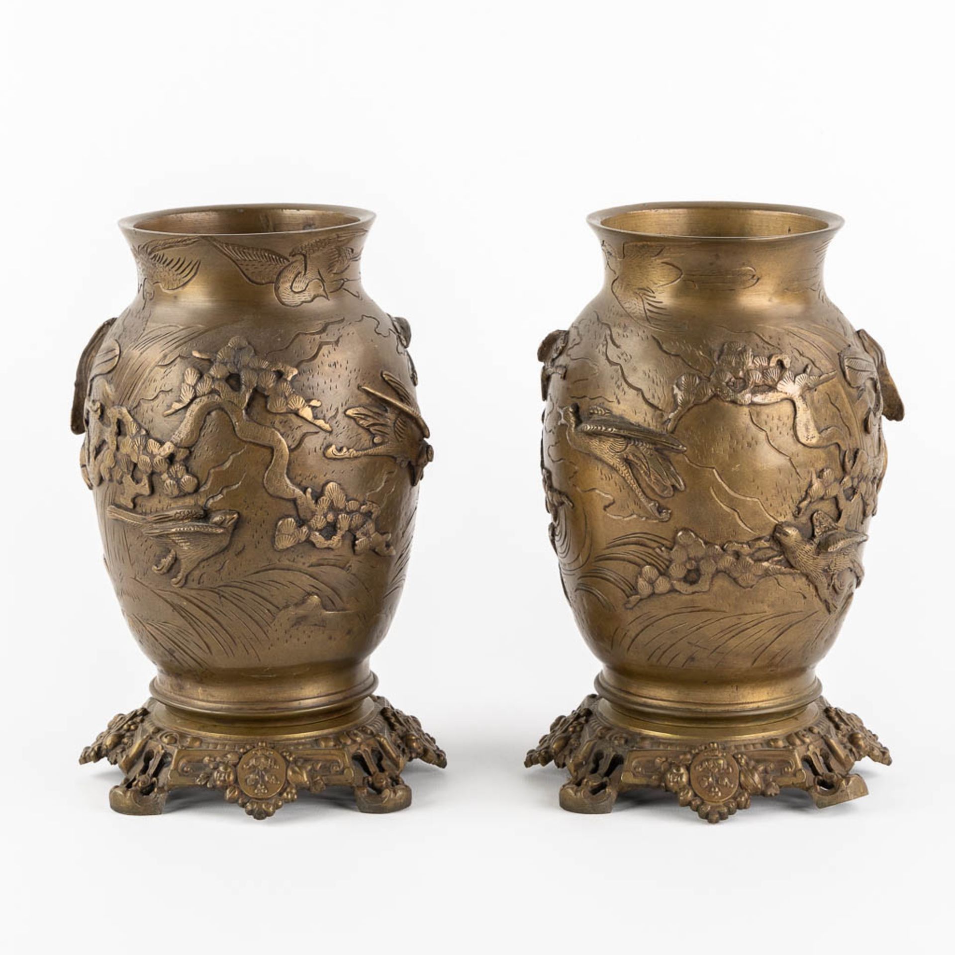 A pair of Oriental vases, depicting flying birds and trees. Patinated bronze. (H:27 x D:16 cm) - Image 5 of 16
