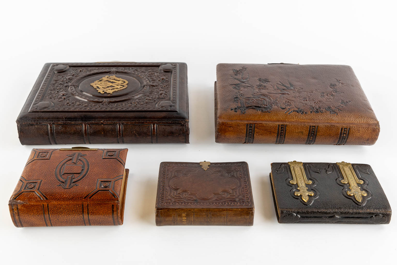 Five family photo books, of which 1 has a music box. (W:24 x H:30 cm) - Image 5 of 14
