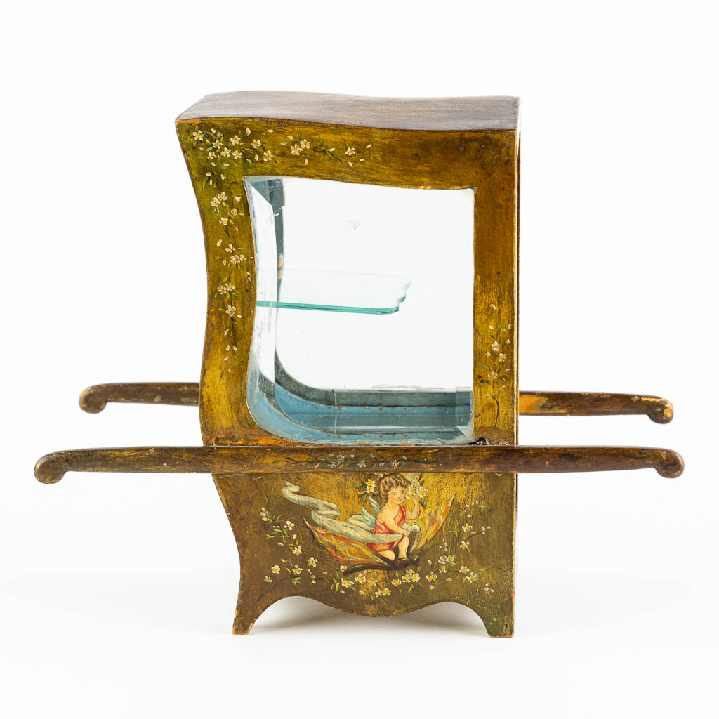 A miniature Jewelry box in the shape of a 'Sedan Chair', circa 1900. (L:25 x W:12,5 x H:20 cm) - Image 6 of 12