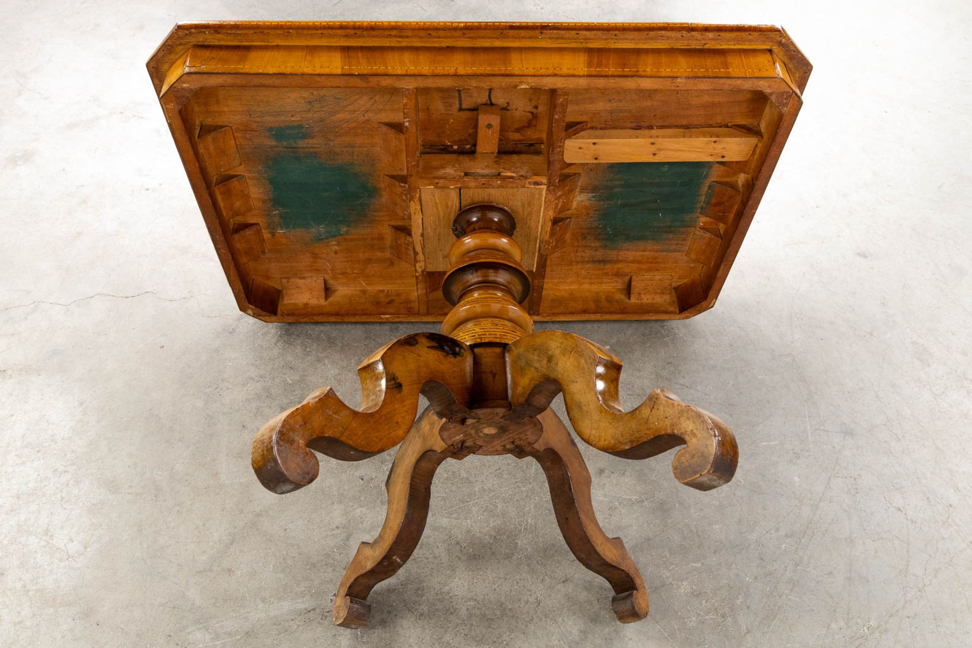 A side table, marquetry inlay with a 'Battle Cart'. 19th C. (L:60 x W:90 x H:62 cm) - Bild 9 aus 12