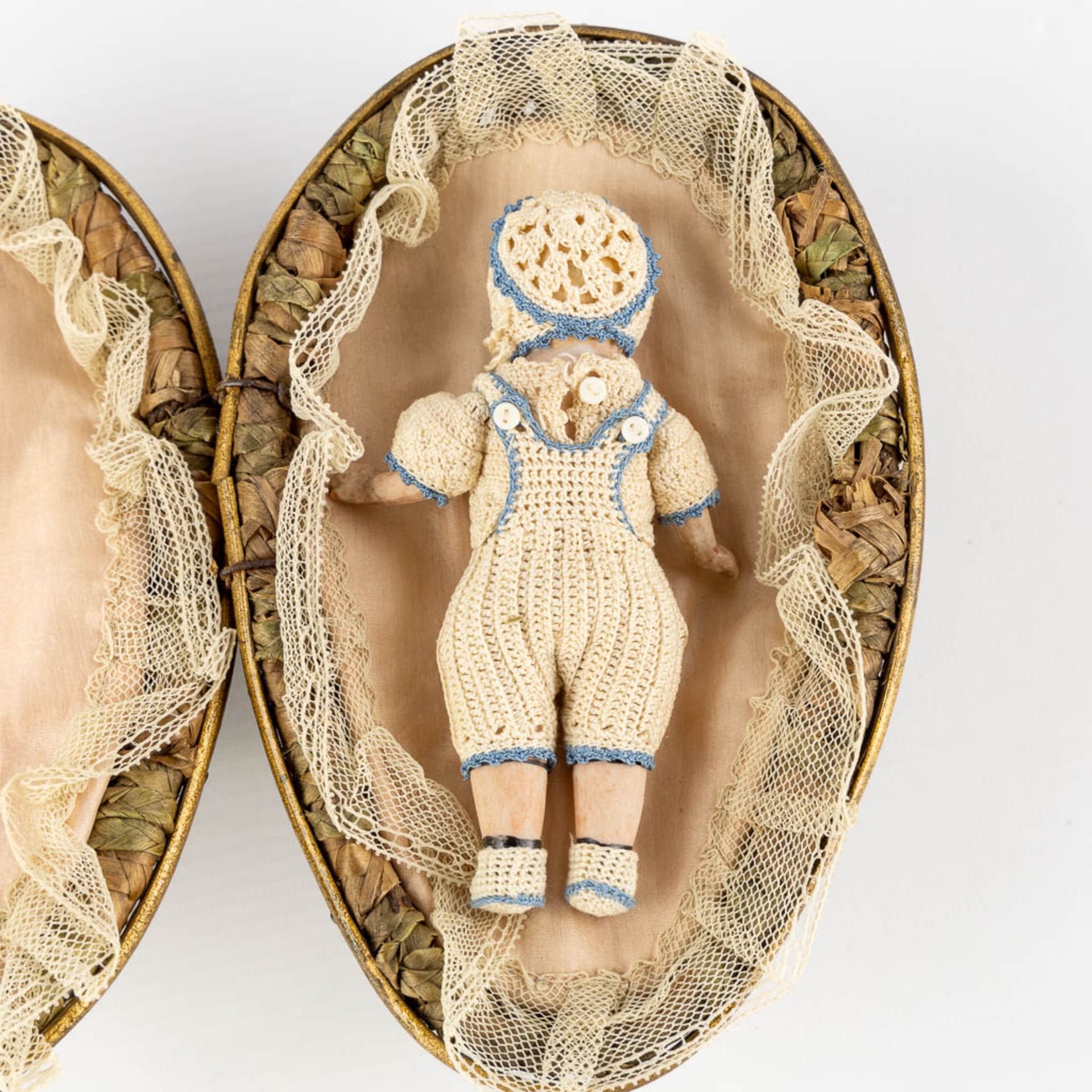 Three antique dolls, stored in a woven basket. (L:11,5 x W:17 x H:7 cm) - Image 13 of 13